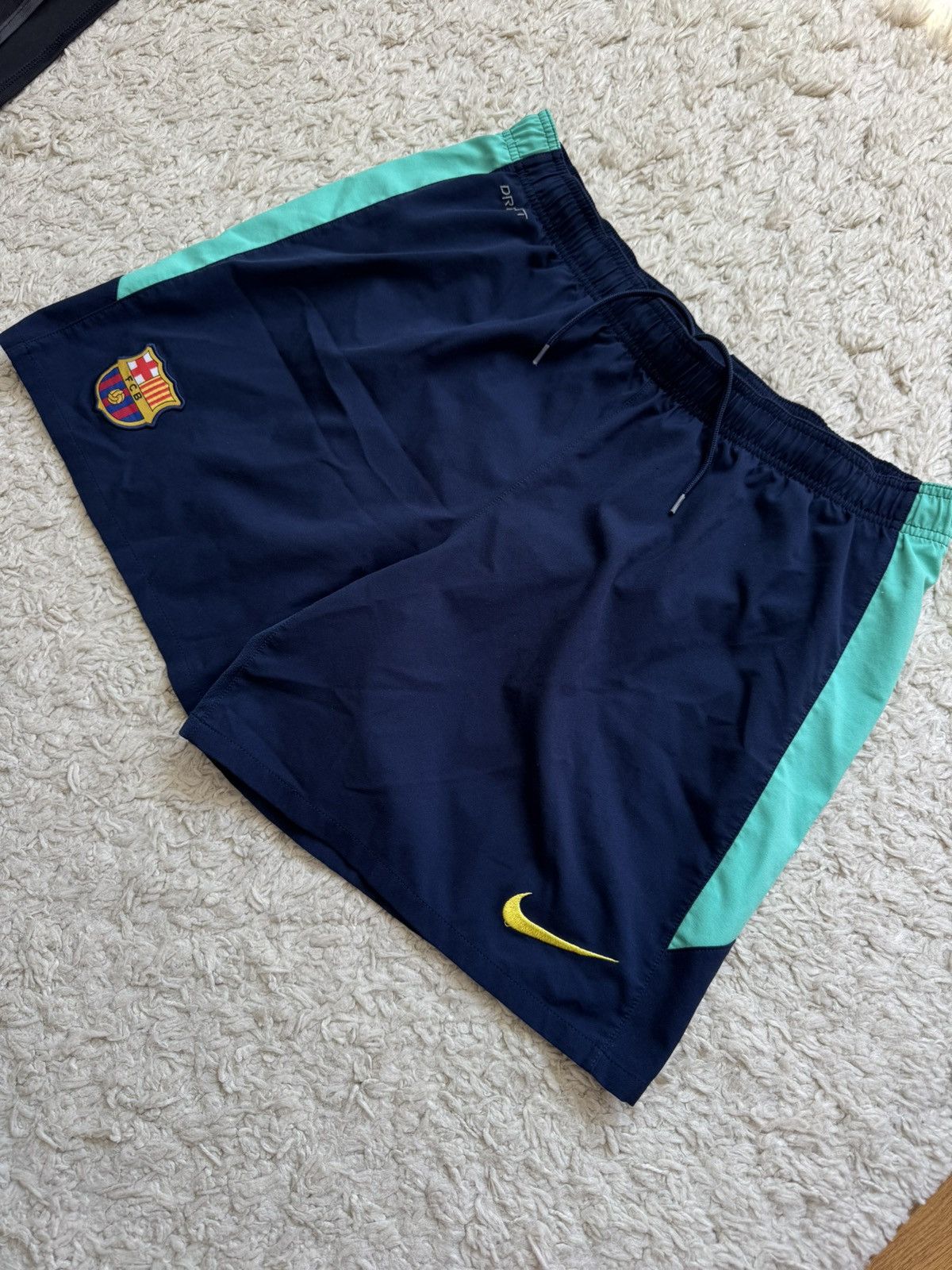 Nike Barcelona 2010-2011 Away Soccer Shorts Football Jersey Kit Size US 32 / EU 48 - 5 Thumbnail