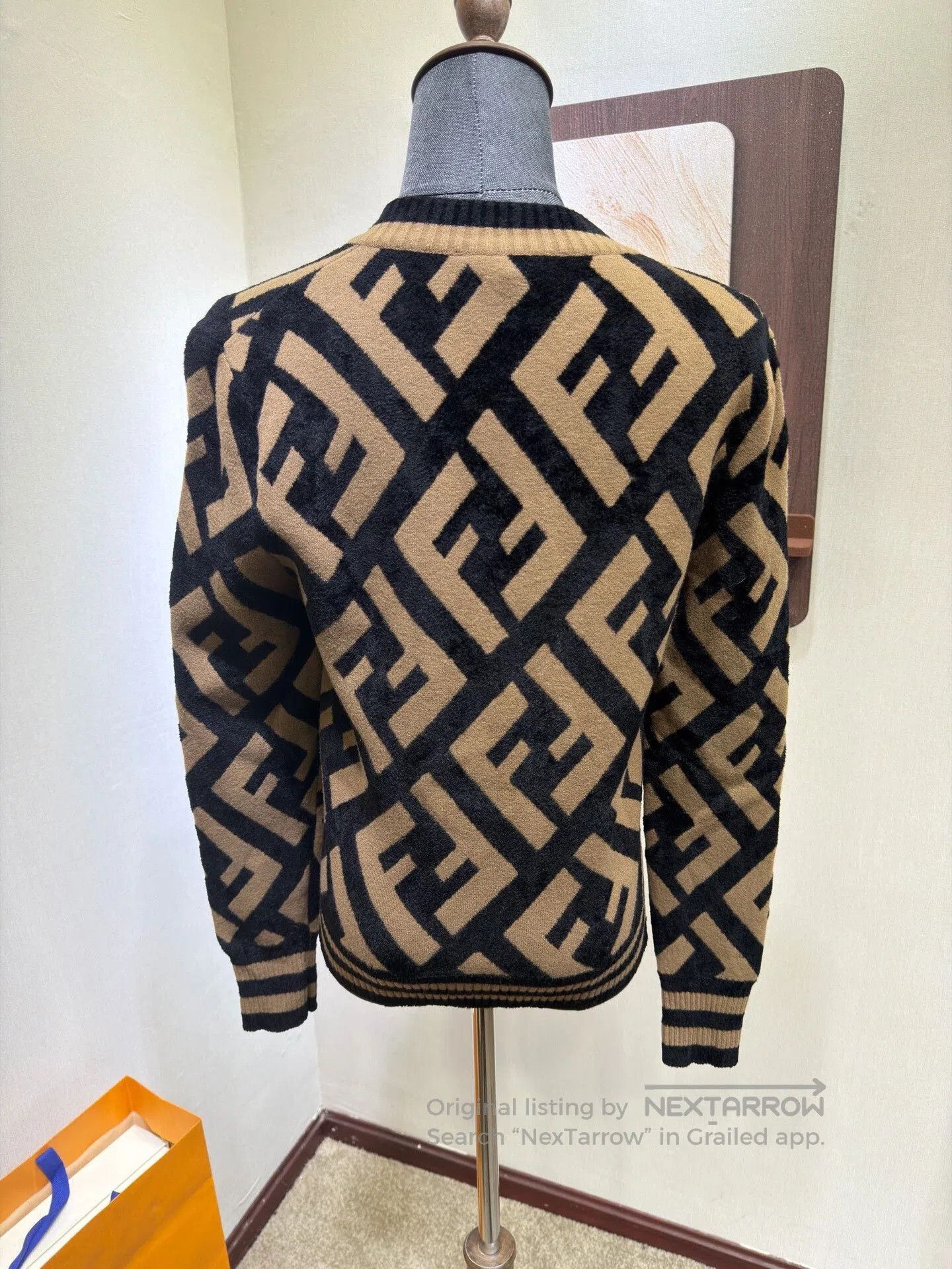 Fendi Fendi Monogram V-Neck Knit Sweater. Size S / US 4 / IT 40 - 2 Thumbnail
