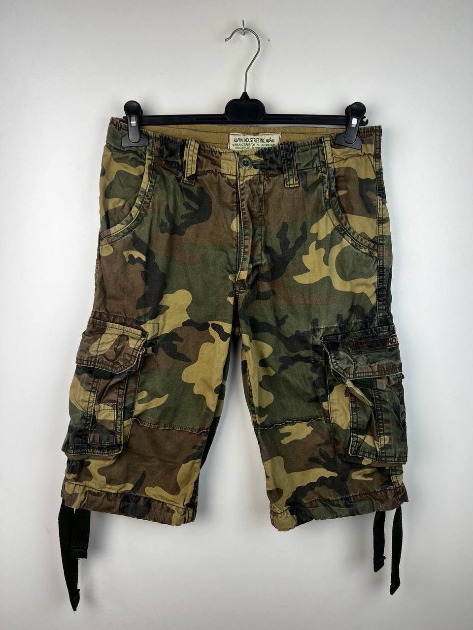 Alpha Industries Alpha Industries vintage cargo shorts size 30 Size US 30 / EU 46 - 1 Thumbnail