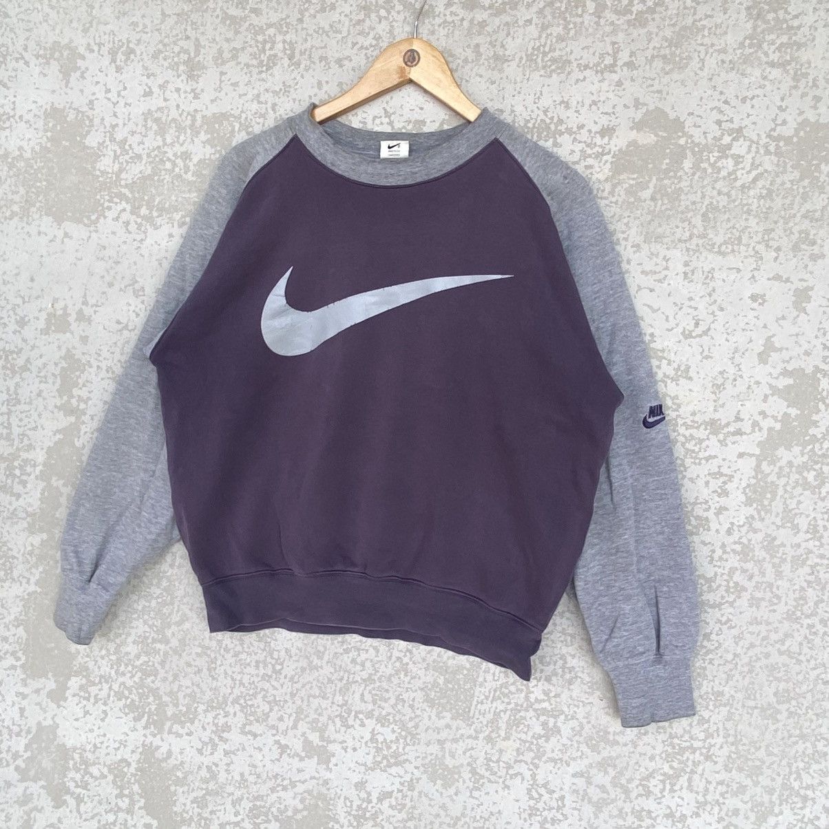 Other Vintage Nike Big Printed Crewneck Sweatshirt Gray Size M Size US M / EU 48-50 / 2 - 2 Thumbnail