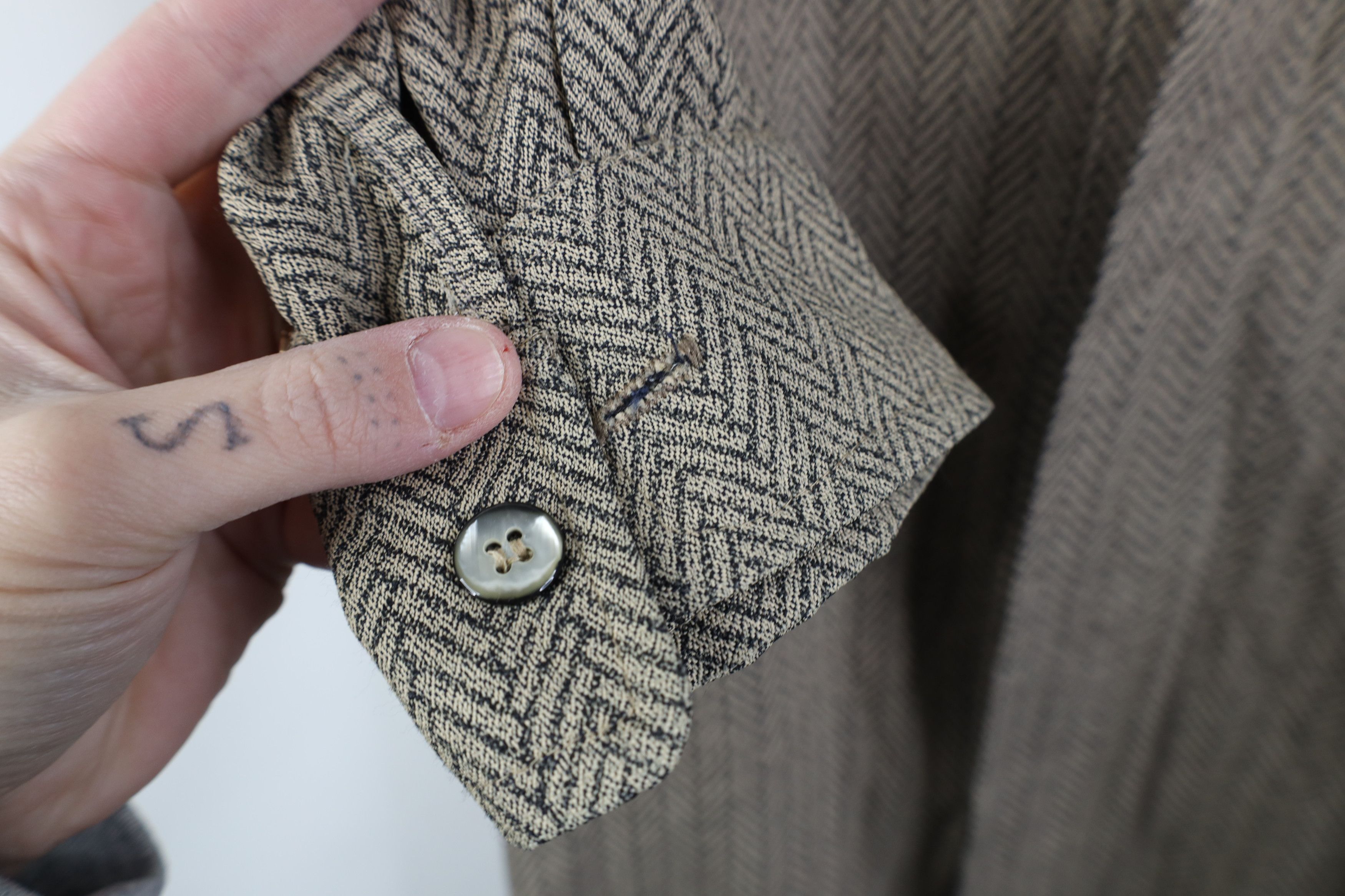 Vintage Vintage 90s Streetwear Herringbone Collared Button Shirt Size US L / EU 52-54 / 3 - 6 Thumbnail