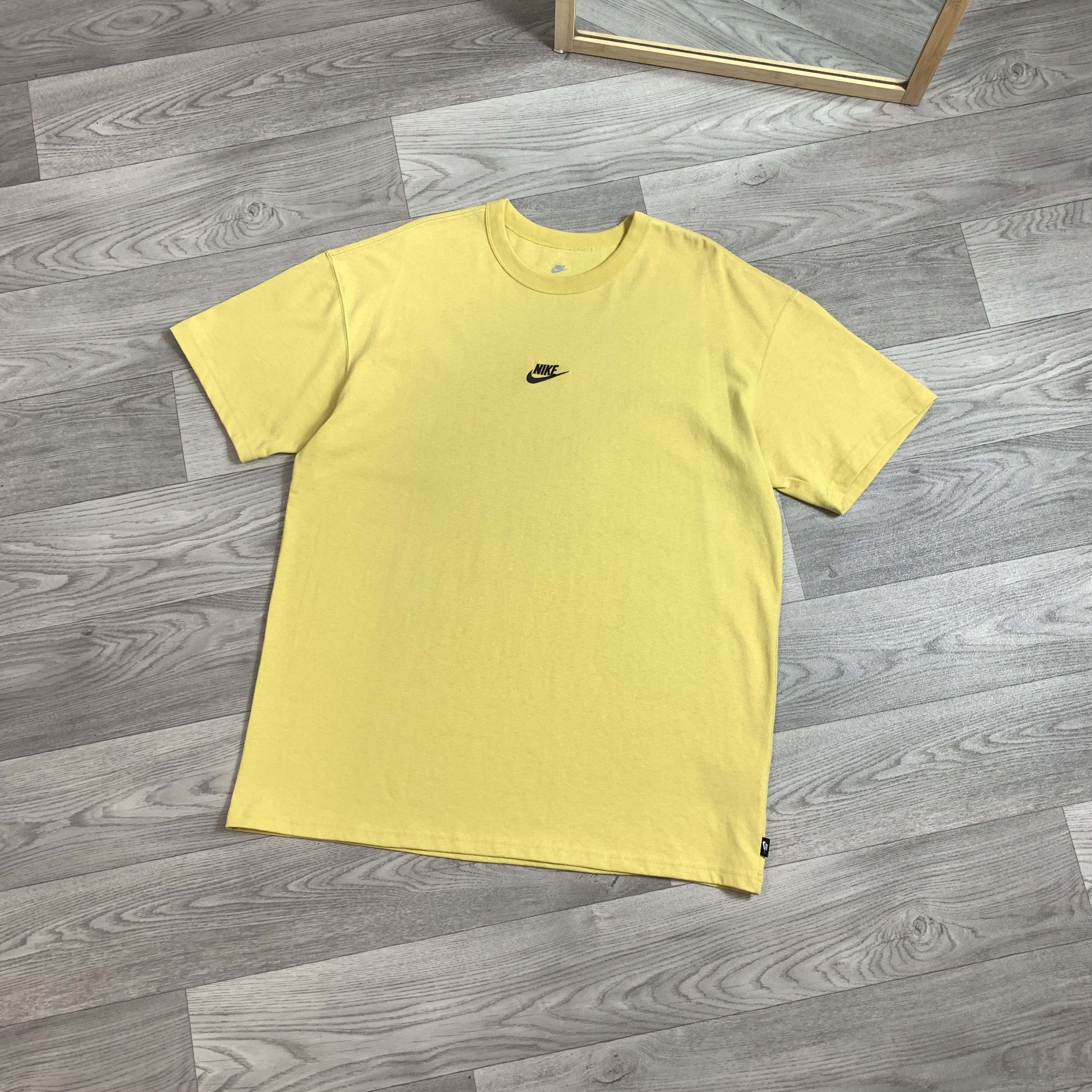 Nike Nike NSW Premium Centre Swoosh Yellow Oversize Tee Shirt L Size US L / EU 52-54 / 3 - 1 Thumbnail