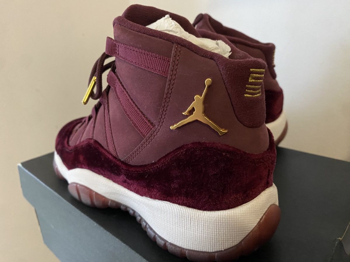 Jordan Brand Air Jordan Burgundy Velvet Jordan 11 Retro Heiress Sneakers Size US 6.5 / IT 36.5 - 3 Thumbnail
