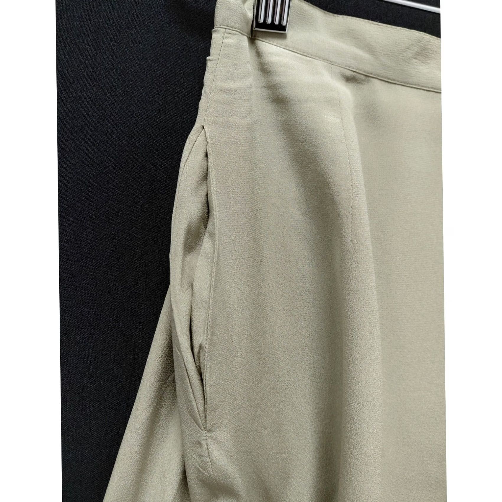 Calvin Klein Calvin Klein Silk Skirt Beige Solid 100% Silk Knee Length A-Line Regular Size 4 Womens Size 27" / US 4 / IT 40 - 3 Thumbnail