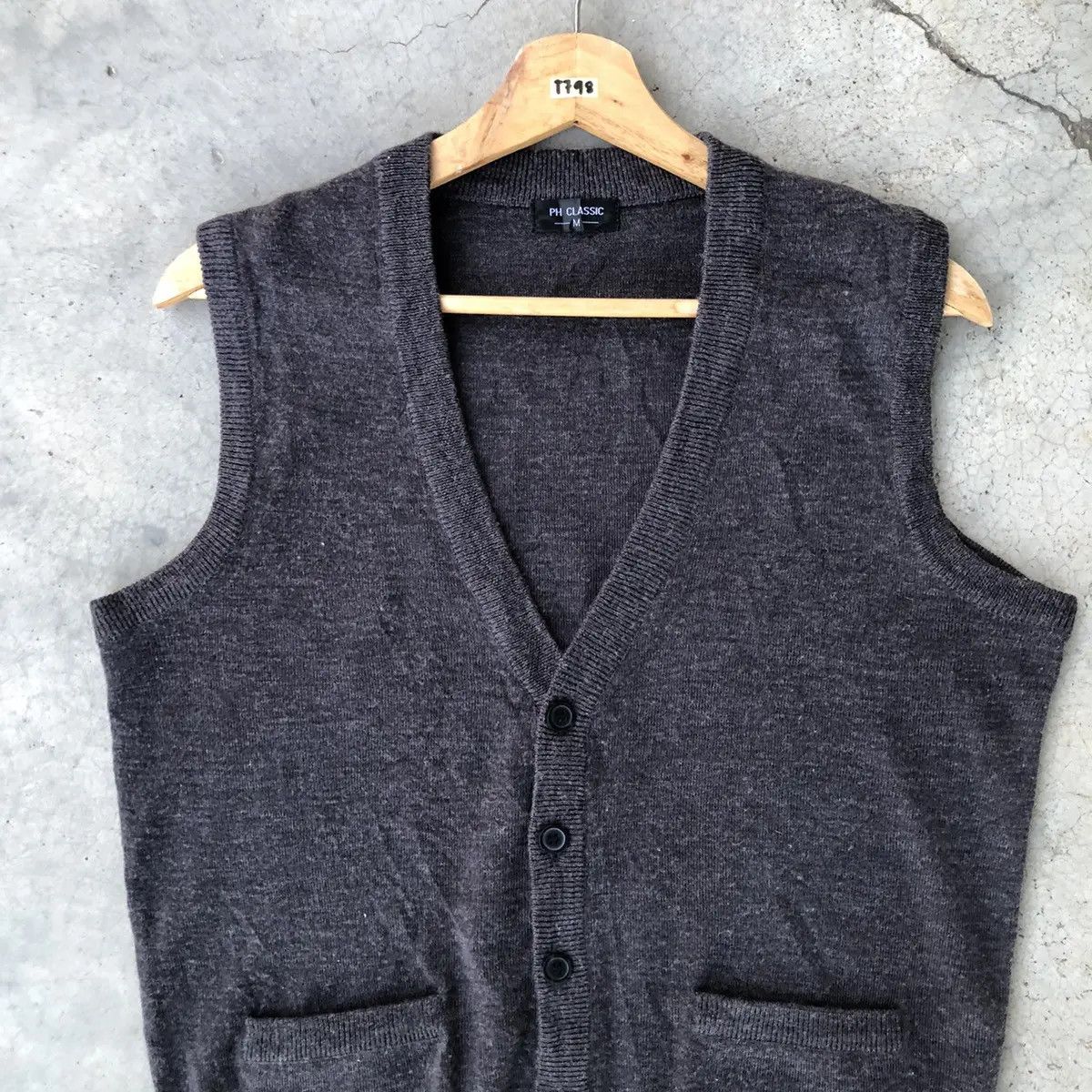 Aran Isles Knitwear × Designer Grey V-Neck Sweater Vest Cardigan With Pocket Size US M / EU 48-50 / 2 - 3 Thumbnail