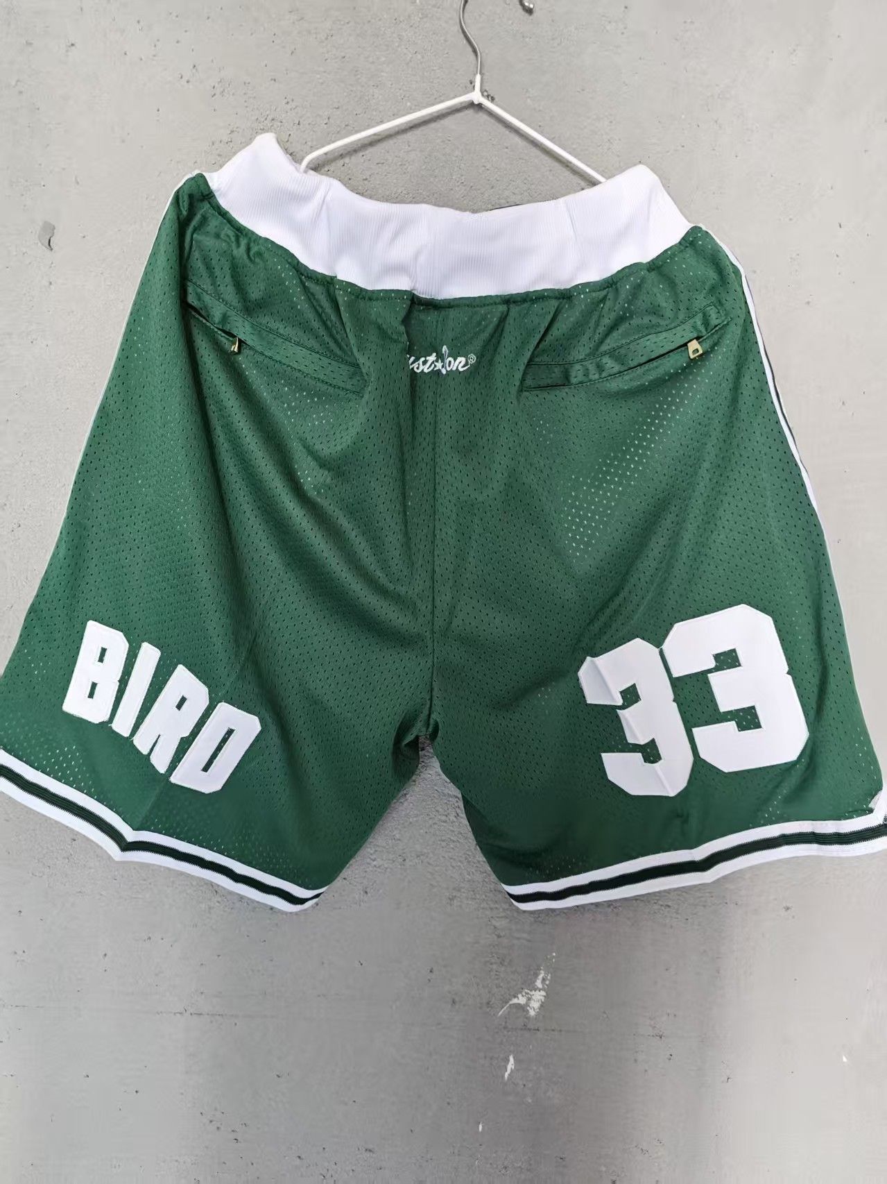 NBA Boston Celtics 33 Larry Bird Short XL Size US 36 / EU 52 - 2 Thumbnail