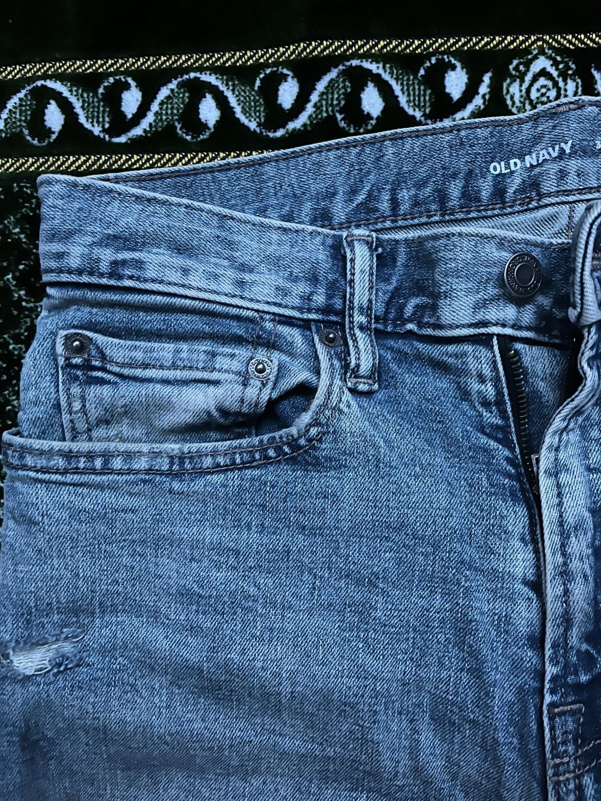 Old Navy Old Navy Slim Fit Light Wash Jeans 30x32 Size US 32 / EU 48 - 6 Thumbnail