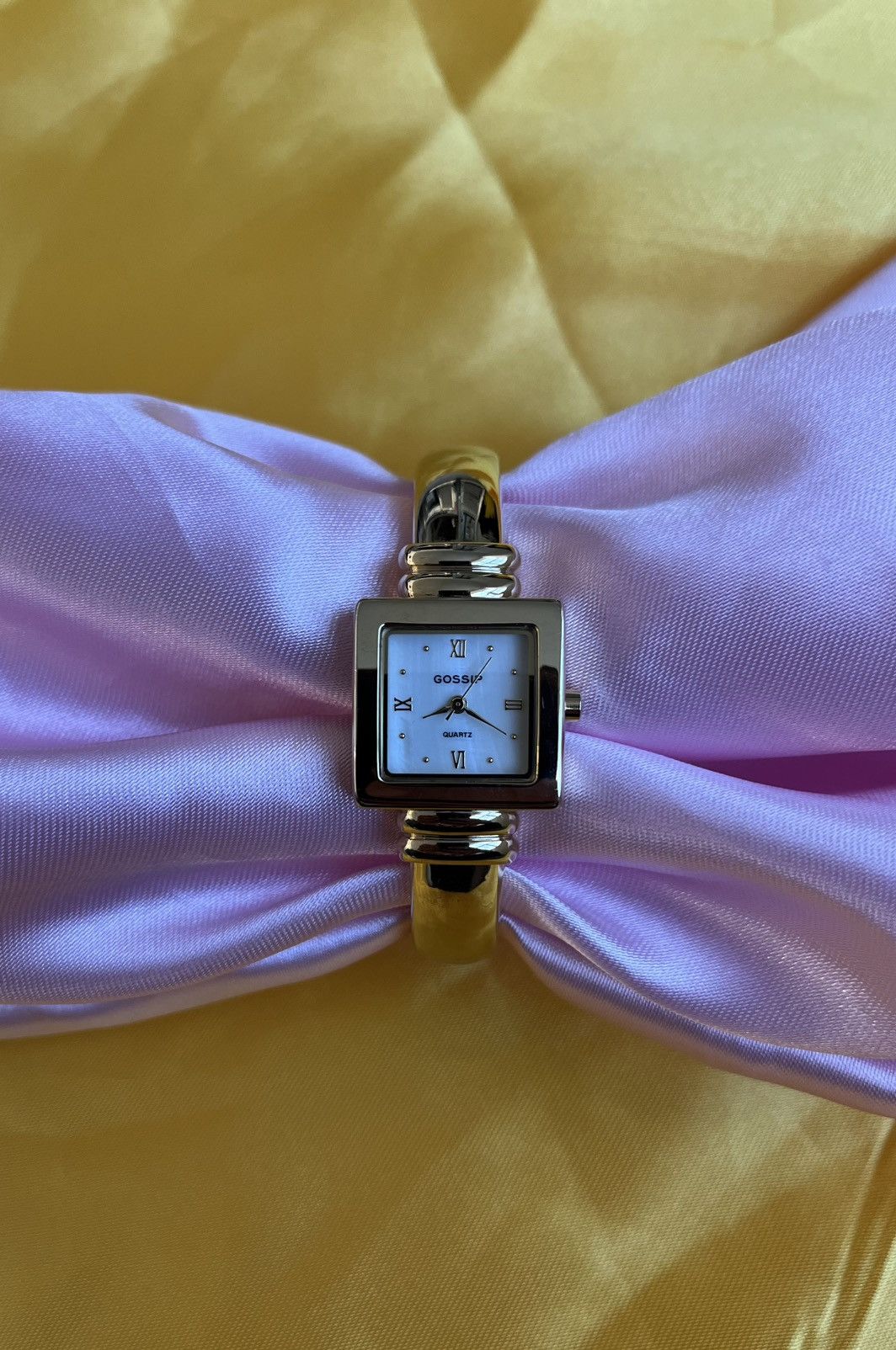 Vintage Gossip quartz gold tone vintage watch Size ONE SIZE - 1 Thumbnail