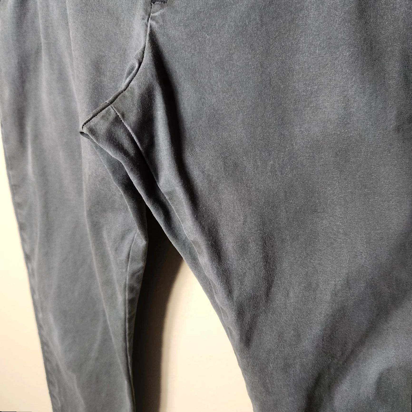 Banana Republic Banana Republic Mens Fulton Skinny Straight Chino Flint Gray Pants 36x32 Sz 36 Regular Slim Straight Mens Pants Gray Chino Banana Republic Pants Size US 36 / EU 52 - 5 Thumbnail