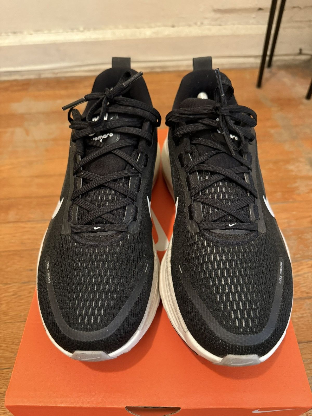 Nike Nike Vomero 18 Size US 9.5 / EU 42-43 - 2 Thumbnail
