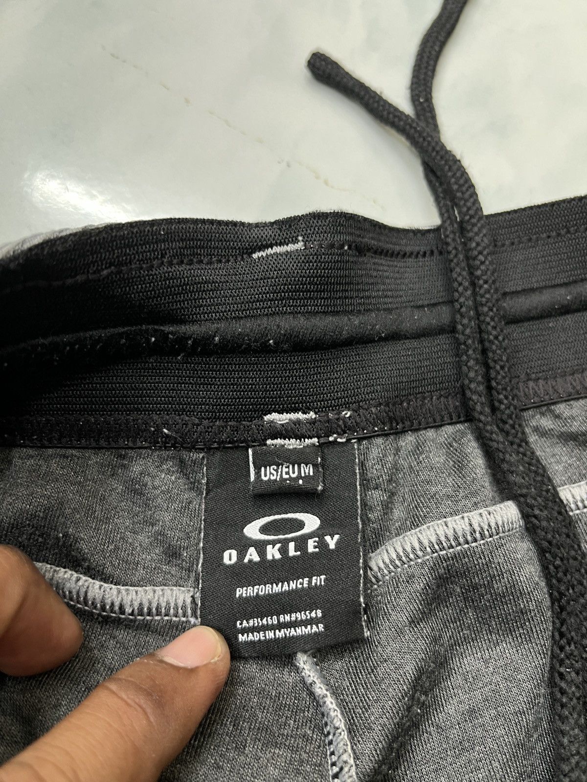 Oakley 🔥🔥🔥STEALS OAKLEY JOGGER PANTS Size US 33 - 13 Thumbnail