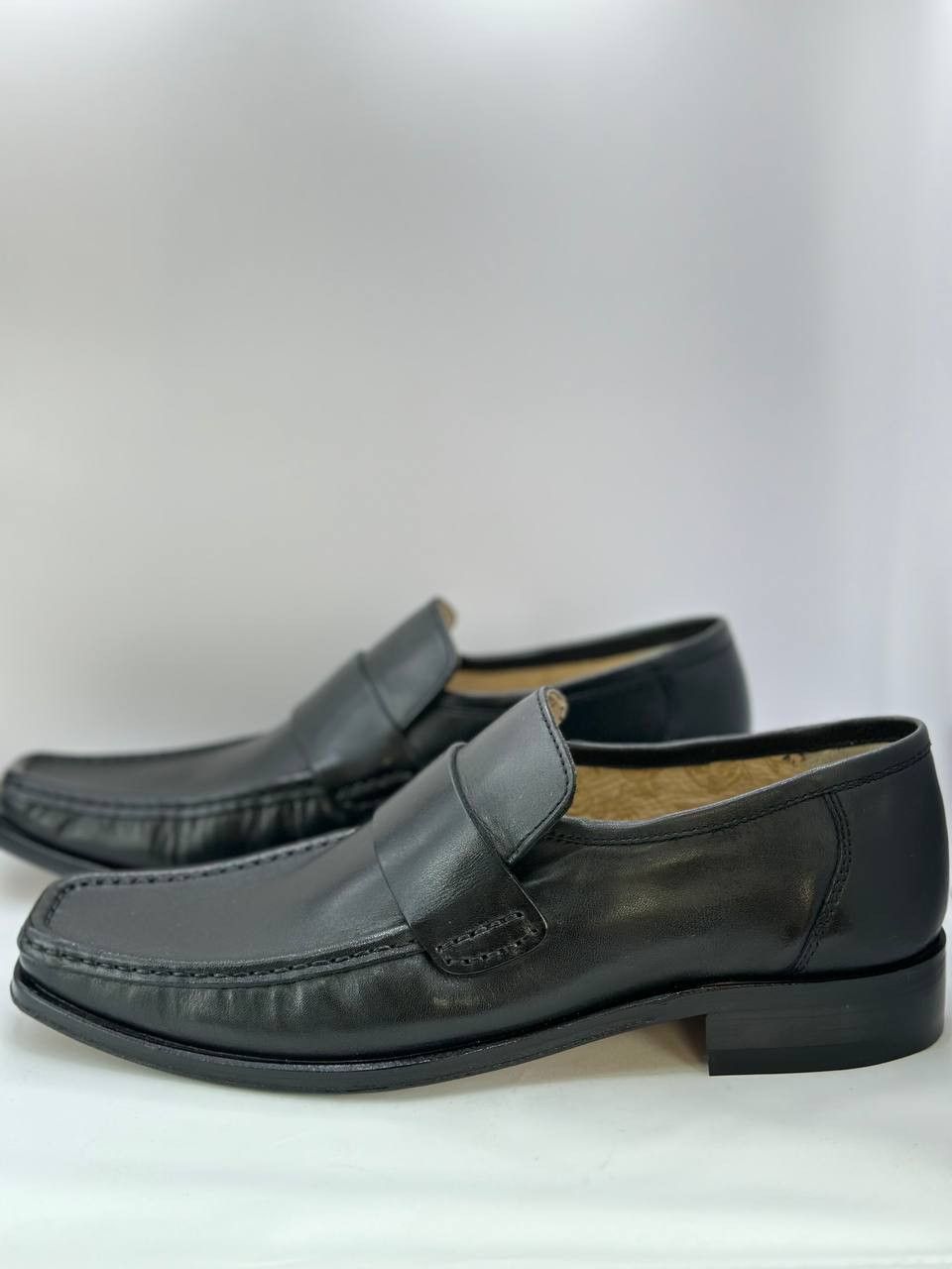 Loake Loake Design TS Cuba 2251 Black Leather Apron Toe Loafers Size US 8 / EU 41 - 3 Thumbnail