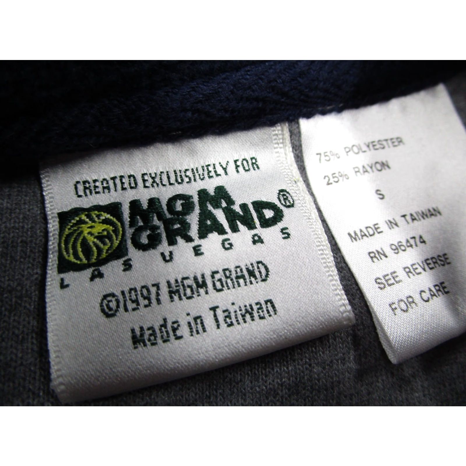 Vintage VINTAGE MGM GRAND SPORT Jacket Mens Small Gray 1/4 Fleece Pullover Vegas 90s Size US S / EU 44-46 / 1 - 3 Thumbnail