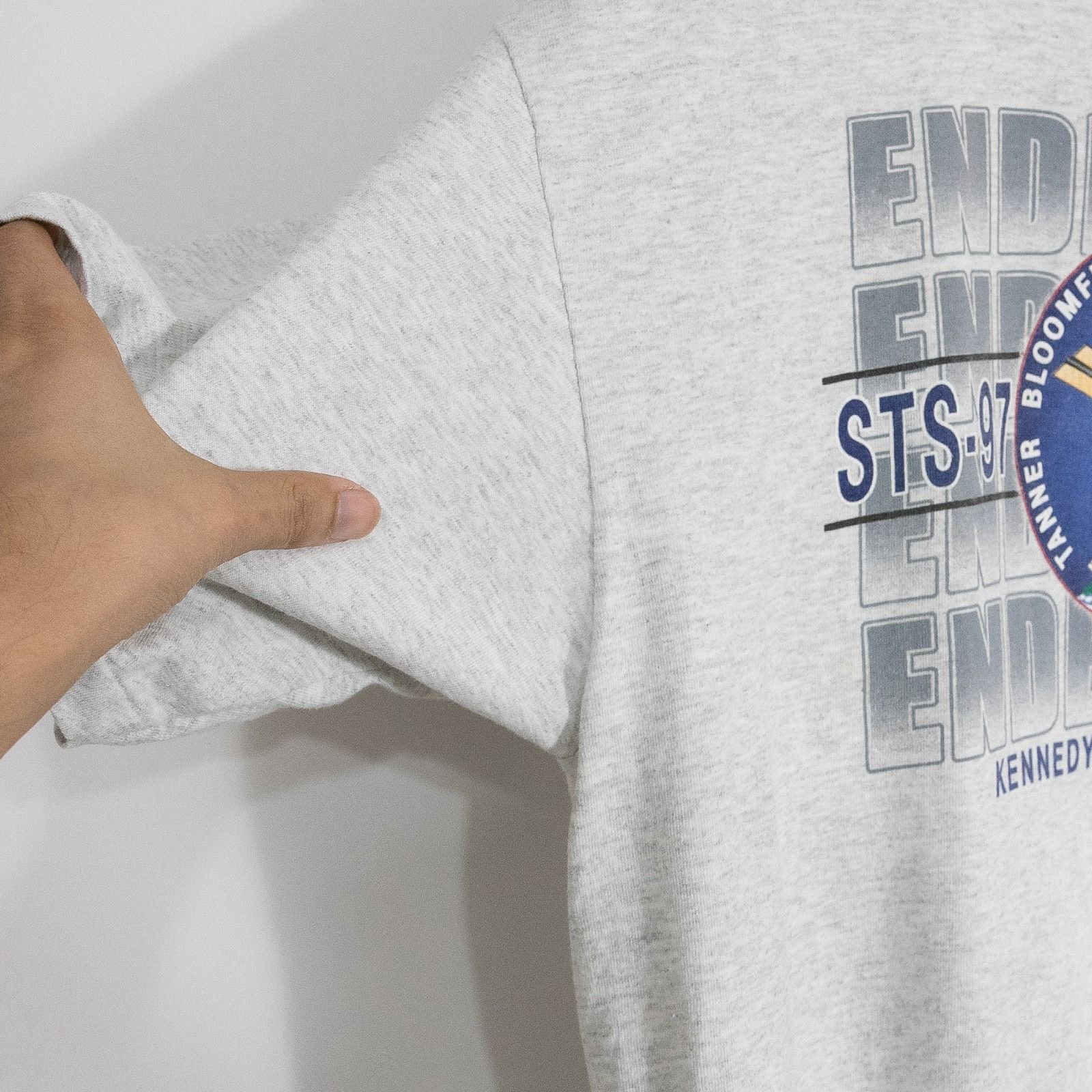 Vintage Vintage 90s STS 97 Kennedy Space Center T Shirt Mens XL Size US XL / EU 56 / 4 - 5 Thumbnail