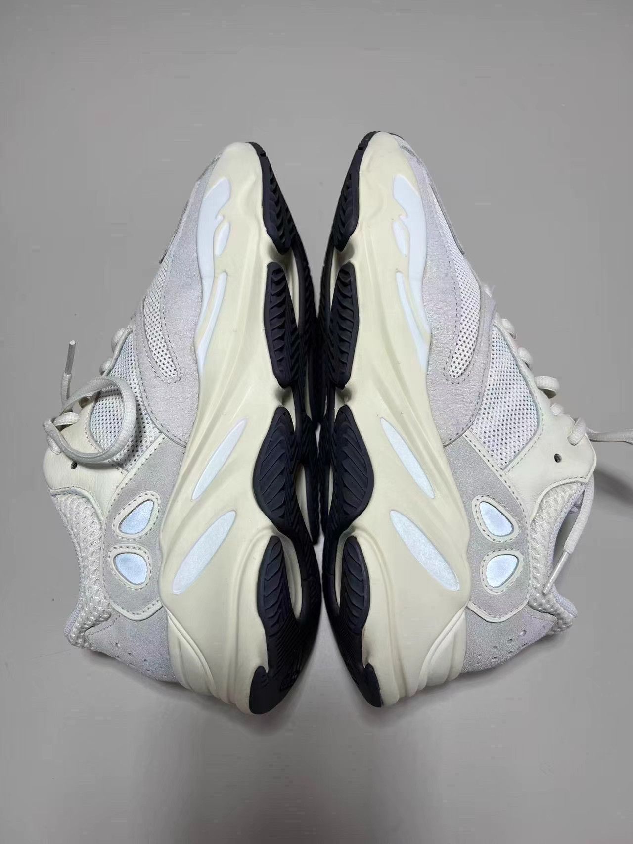 Adidas ADIDAS YEEZY 700 Grey White Casual Sneakers Size US 7 / EU 40 - 5 Thumbnail