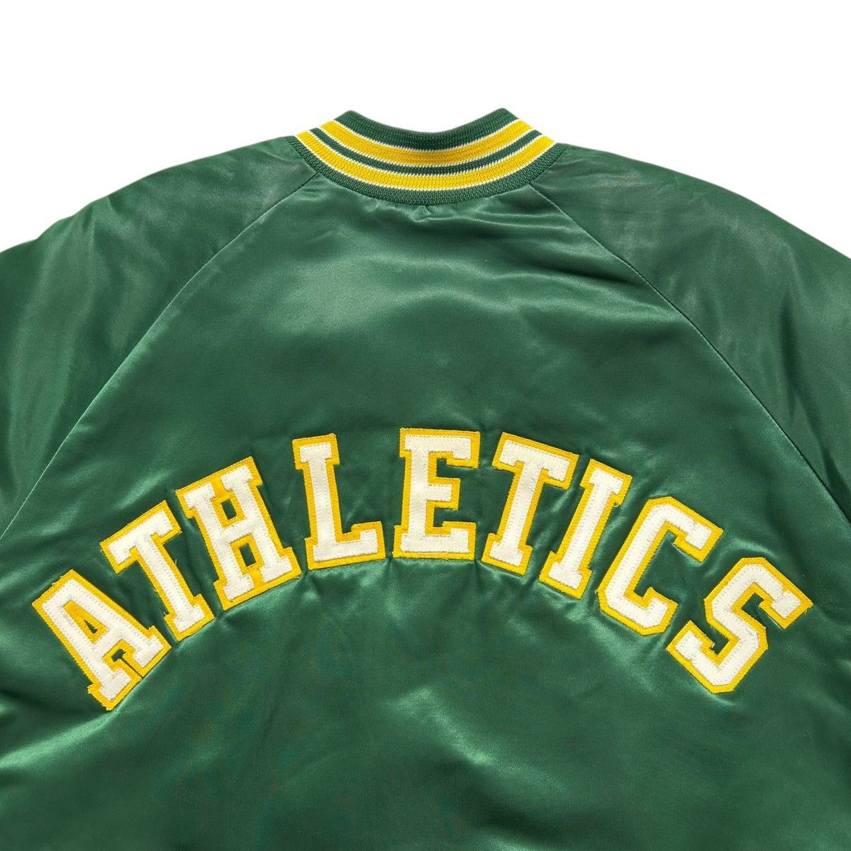 MLB VTG 90s OAKLAND ATHLETICS CHALK LINE SATIN SPELL OUT JACKET Size US L / EU 52-54 / 3 - 3 Thumbnail