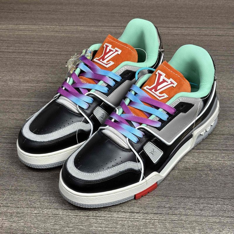 Louis Vuitton Louis Vuitton Trainer Low-Top Fashion Sneakers 0079 Size US 8 / EU 41 - 1 Thumbnail