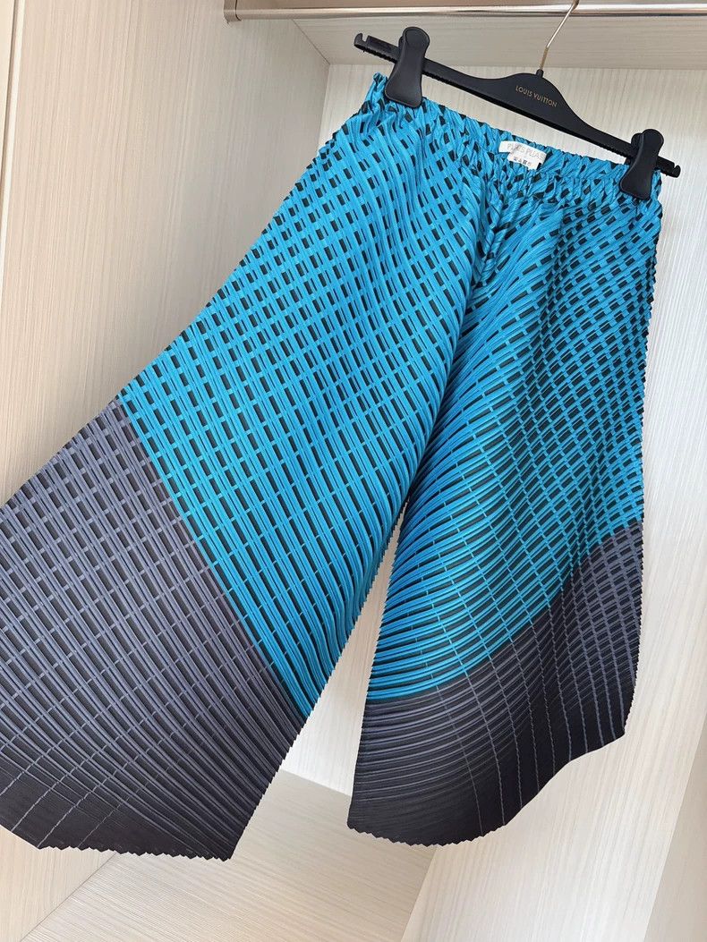 Issey Miyake Issey Miyake size:3 Checkered bouncy pants Size 23" - 2 Thumbnail