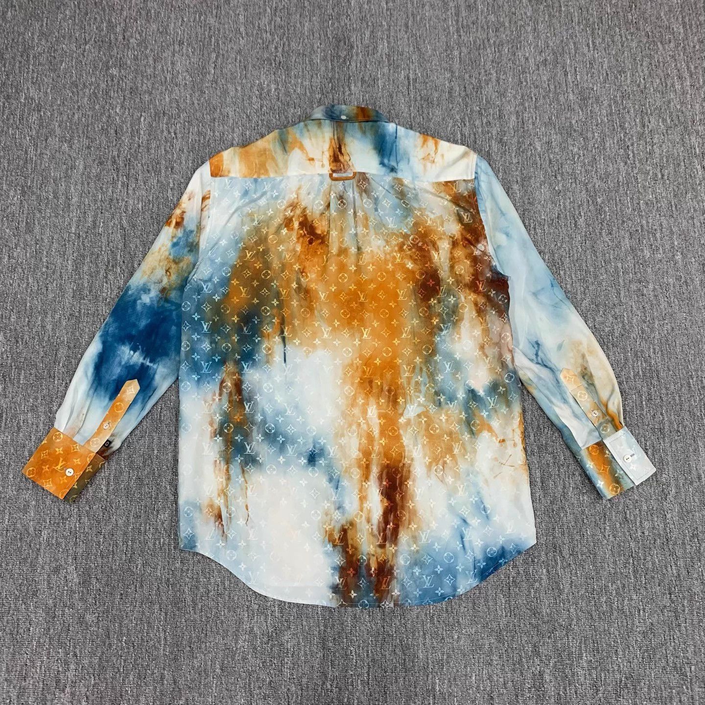 Louis Vuitton LV All Over Monogram Tie-Dye Gradient Silk Shacket Size S / US 4 / IT 40 - 2 Thumbnail
