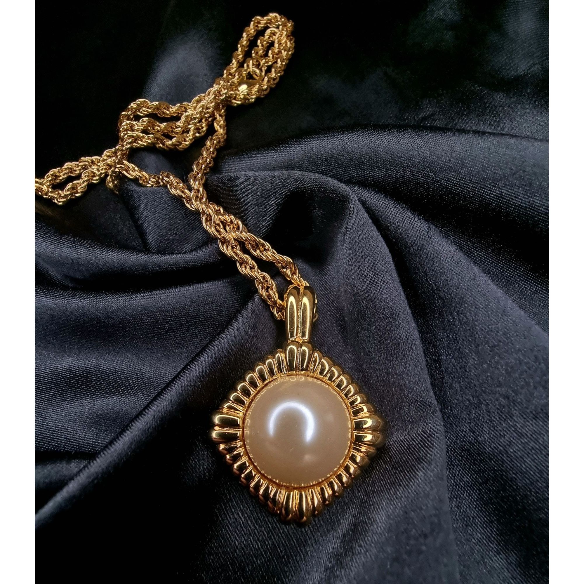 Kenneth Jay Lane Vintage KJL Gold-Tone Chain Necklace W/ Faux Pearl Pendant S Size ONE SIZE - 3 Thumbnail