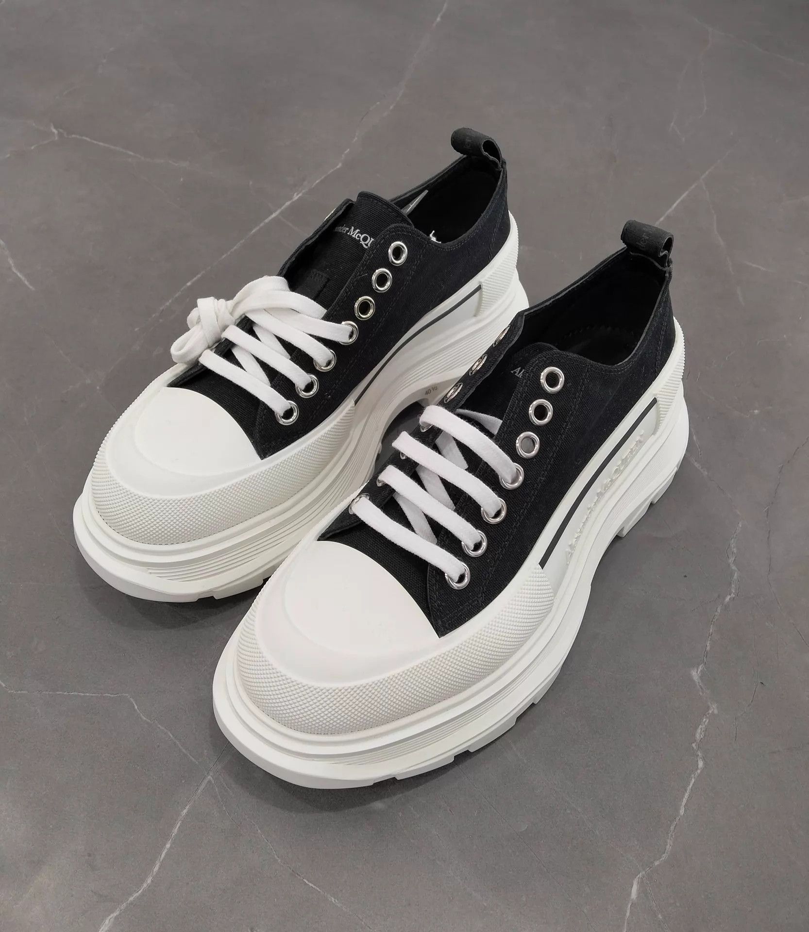 Alexander McQueen Alexander McQueen Tread Slick Canvas Ankle 40.5 Size US 7.5 / EU 40-41 - 1 Thumbnail