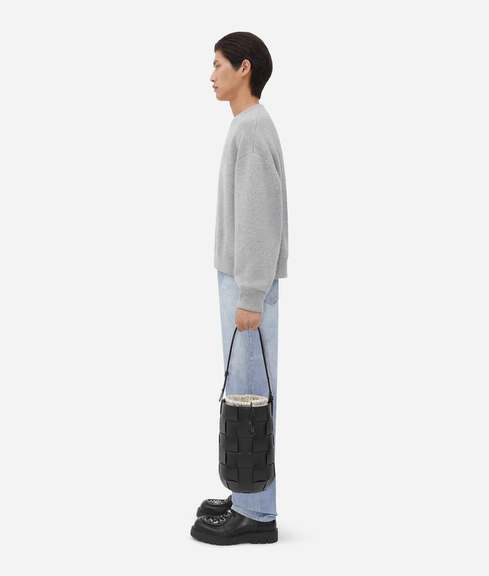 Bottega Veneta o1w1db10525 Size: OS / Cassette Lantern Bag in Black Size ONE SIZE - 4 Thumbnail