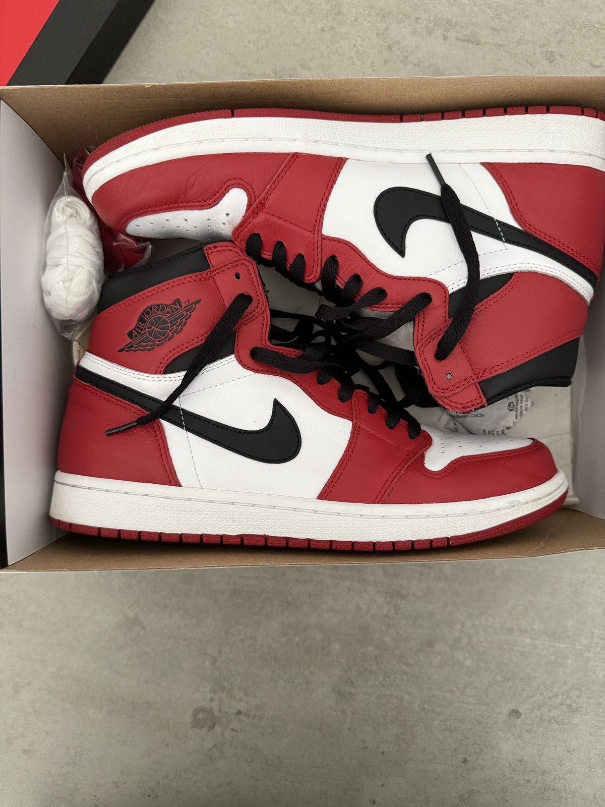 Nike Nike Air Jordan 1 Chicago 2015 Size US 11 / EU 44 - 7 Thumbnail
