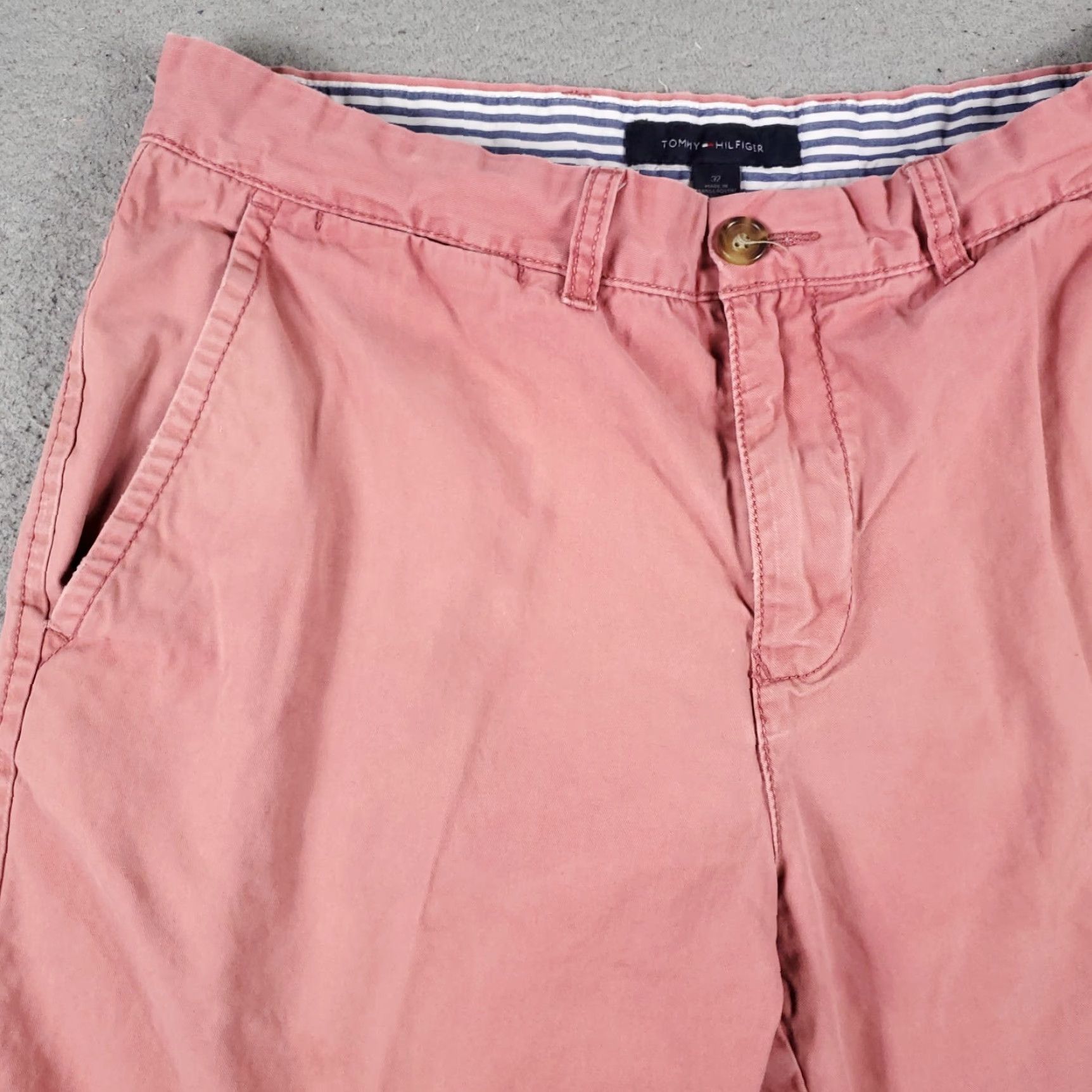 Tommy Hilfiger VINTAGE Tommy Hilfiger Shorts Men Size 32 Pink Casual Chino Flat Front Summer Size US 32 / EU 48 - 2 Thumbnail