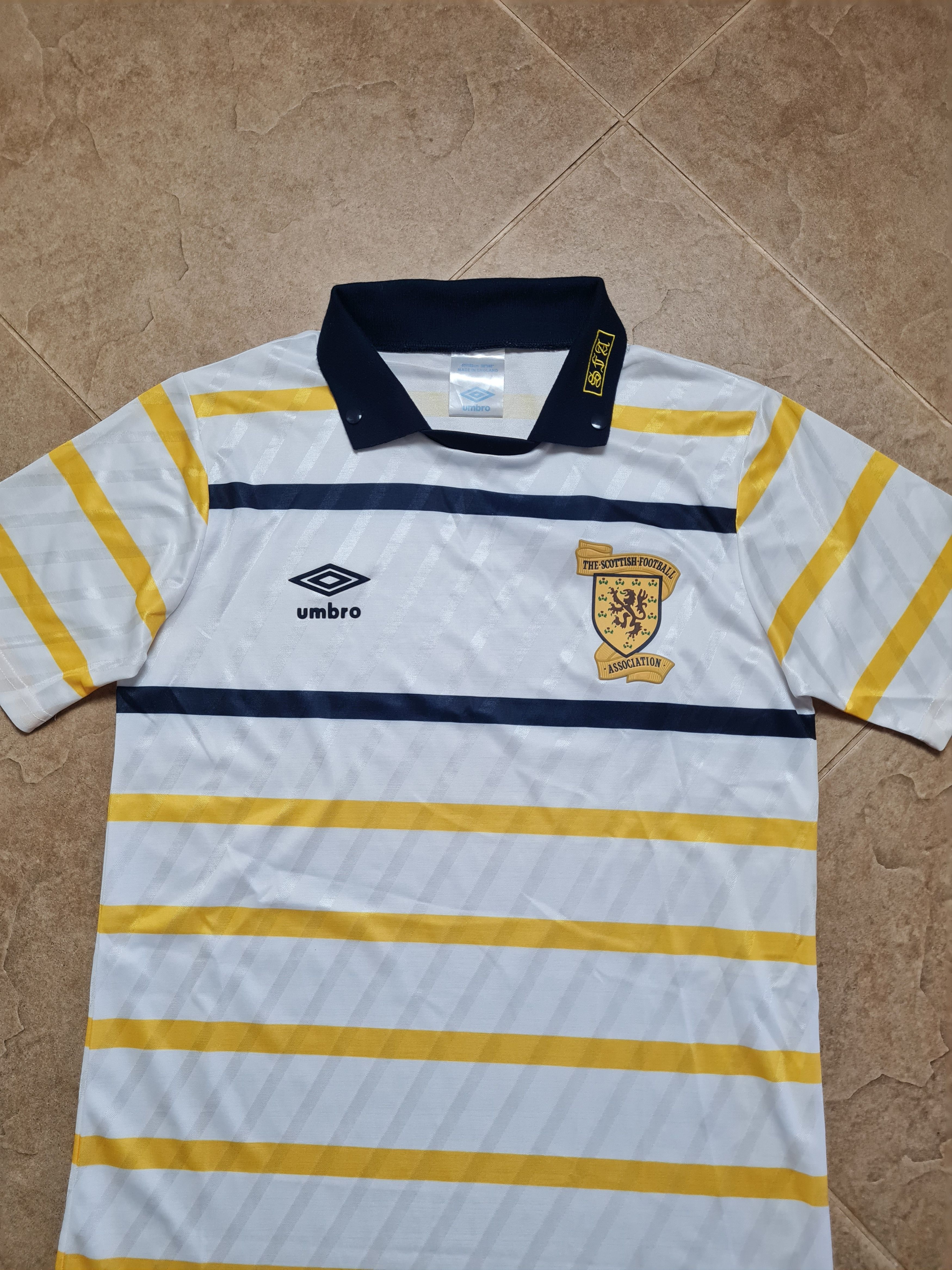Umbro Scotland National Team Umbro 1988/89/90 Away Shirt Size US M / EU 48-50 / 2 - 5 Thumbnail