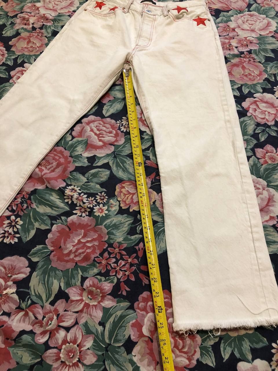 Levi's Vintage Levi's print stars Y2K jeans white streetwear Size 28" / US 6 / IT 42 - 17 Thumbnail
