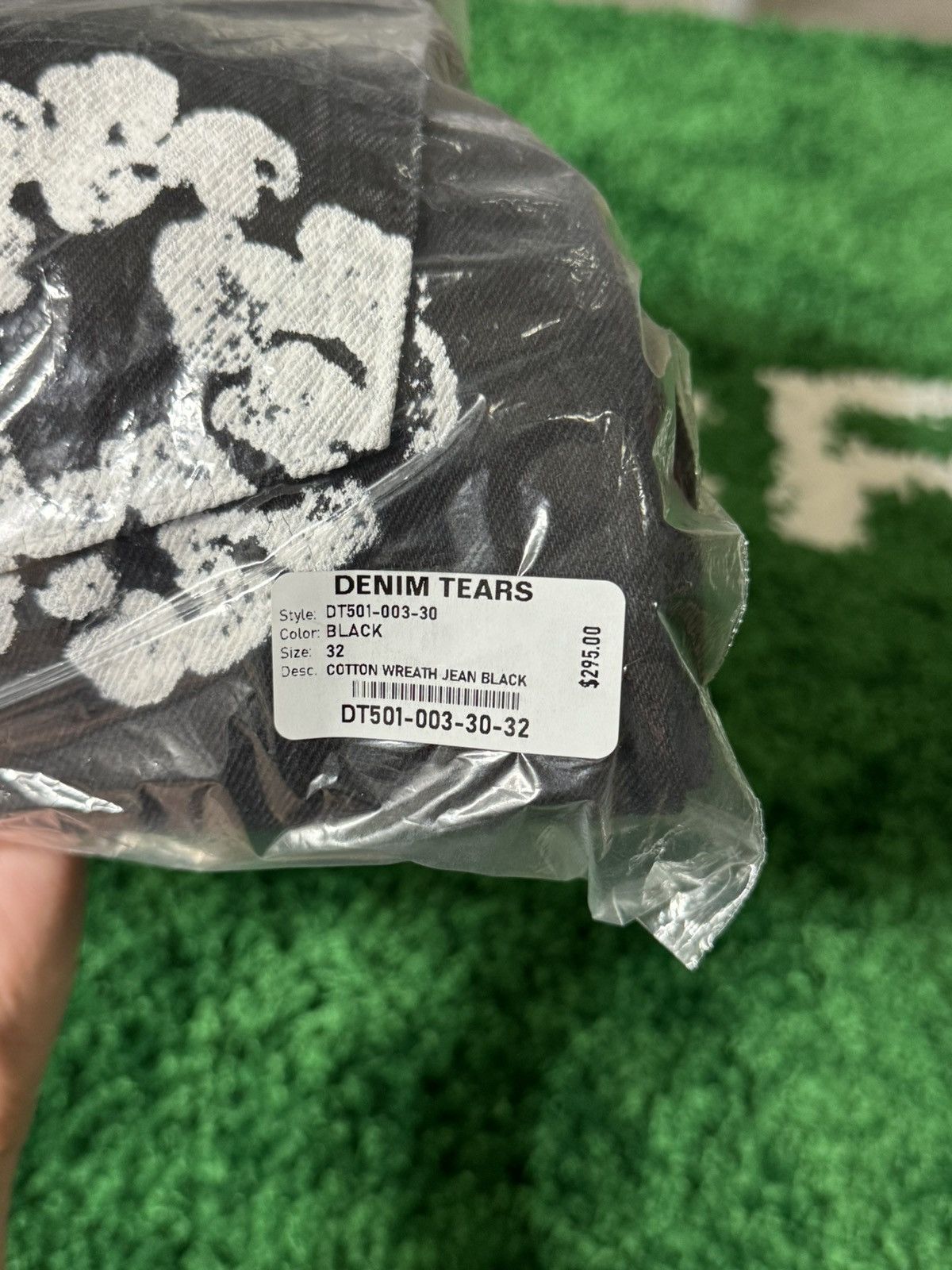 DENIM TEARS Denim Tears Levis 501 Cotton Wreath Denim Jean Black 32 Size US 32 / EU 48 - 10 Thumbnail