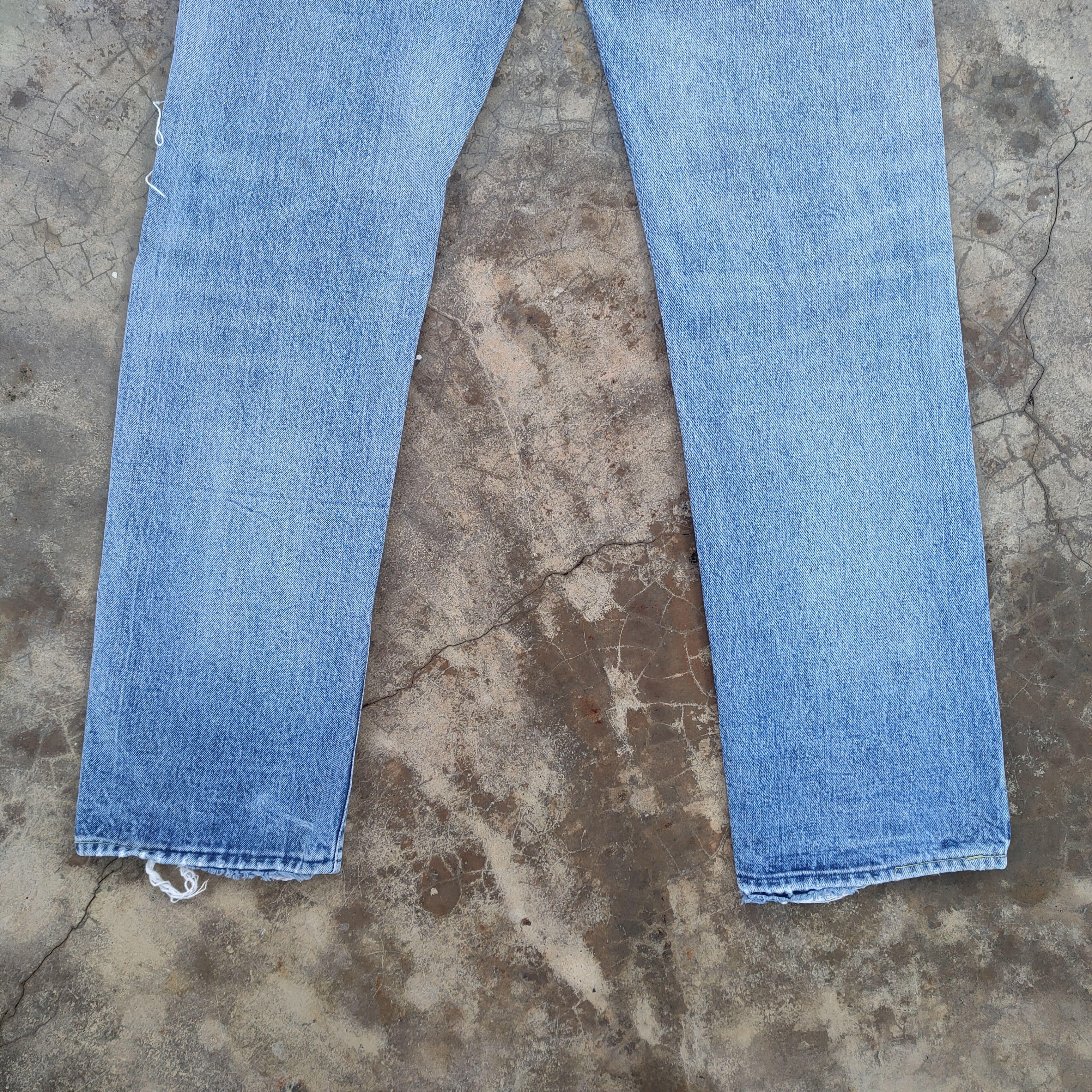 Levi's Vintage Clothing VINTAGE LEVI'S 501 BIG E SELVAGE DISTRESSED JEANS PANTS Size US 28 / EU 44 - 14 Thumbnail