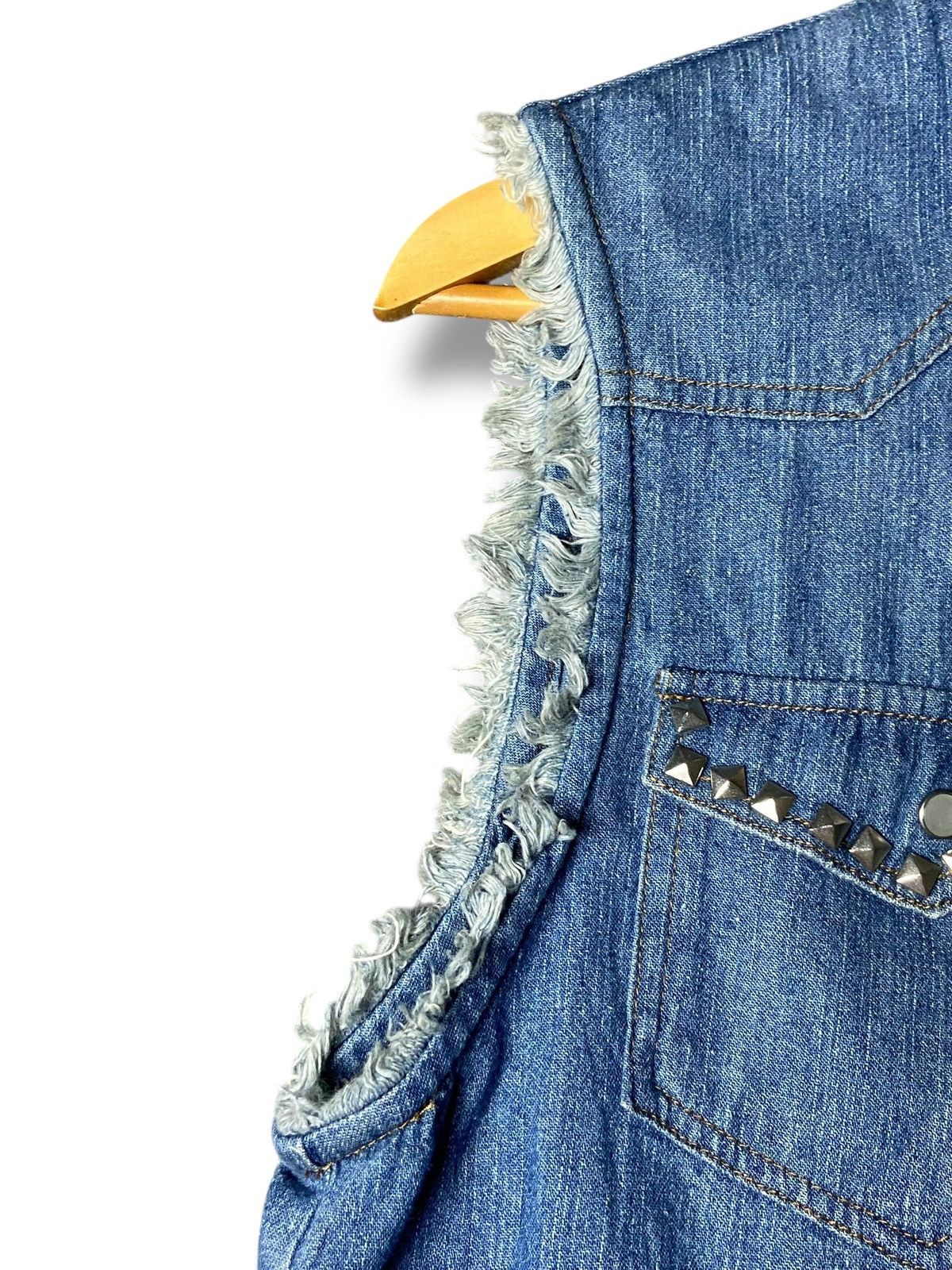 Japanese Brand Coco & Lulu Embroidered Sleeveless Denim Jacket (164) Size S / US 4 / IT 40 - 3 Thumbnail