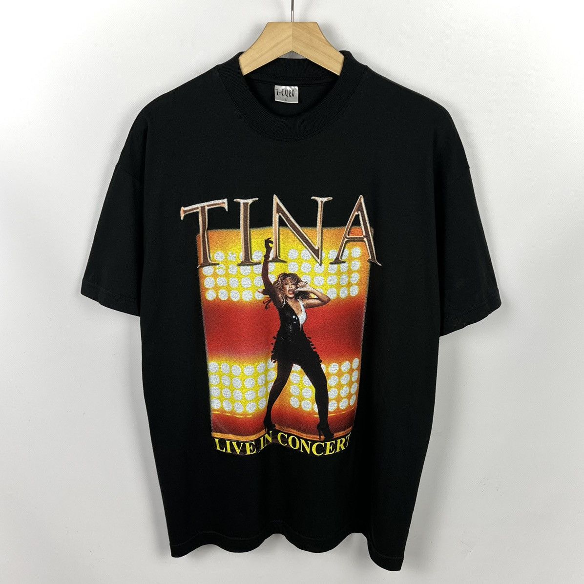 Band Tees Vintage Tina Turner Live in Concert T Shirt 00’s Size US L / EU 52-54 / 3 - 1 Thumbnail