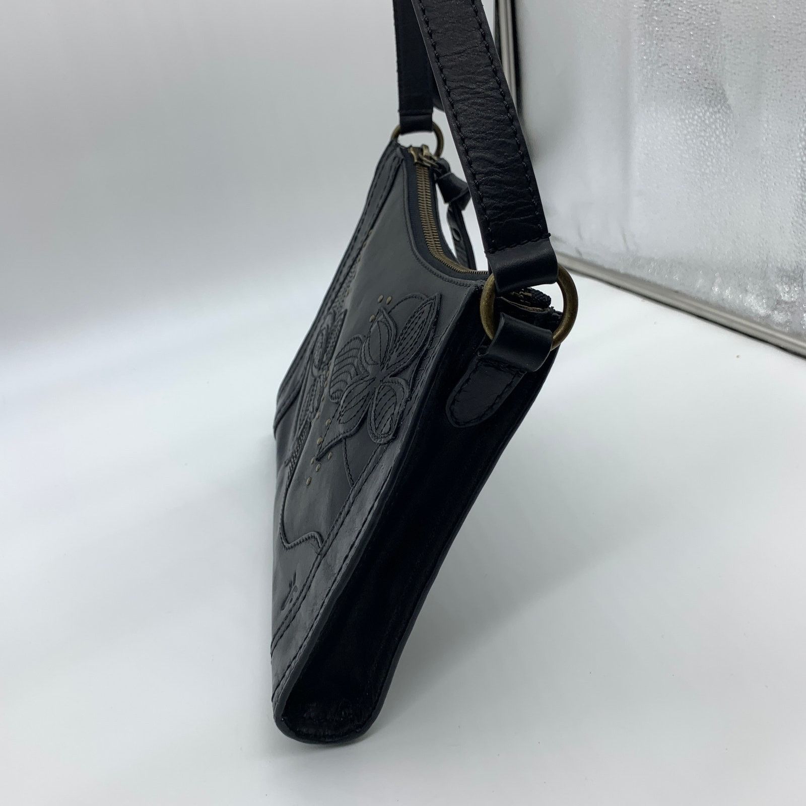 Frye Frye Leather Handbags Studded Floral Zip Crossbody Black Size ONE SIZE - 7 Thumbnail