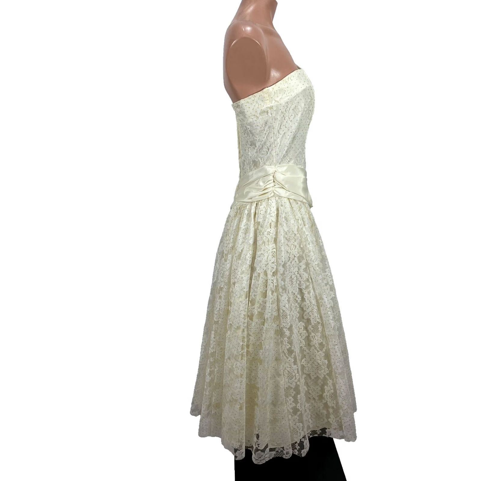 Vintage VINTAGE 80s Prom Dress Gown Strapless Lace Wedding Bridal Ivory Full Skirt S/M Size 28" / US 6 / IT 42 - 6 Thumbnail