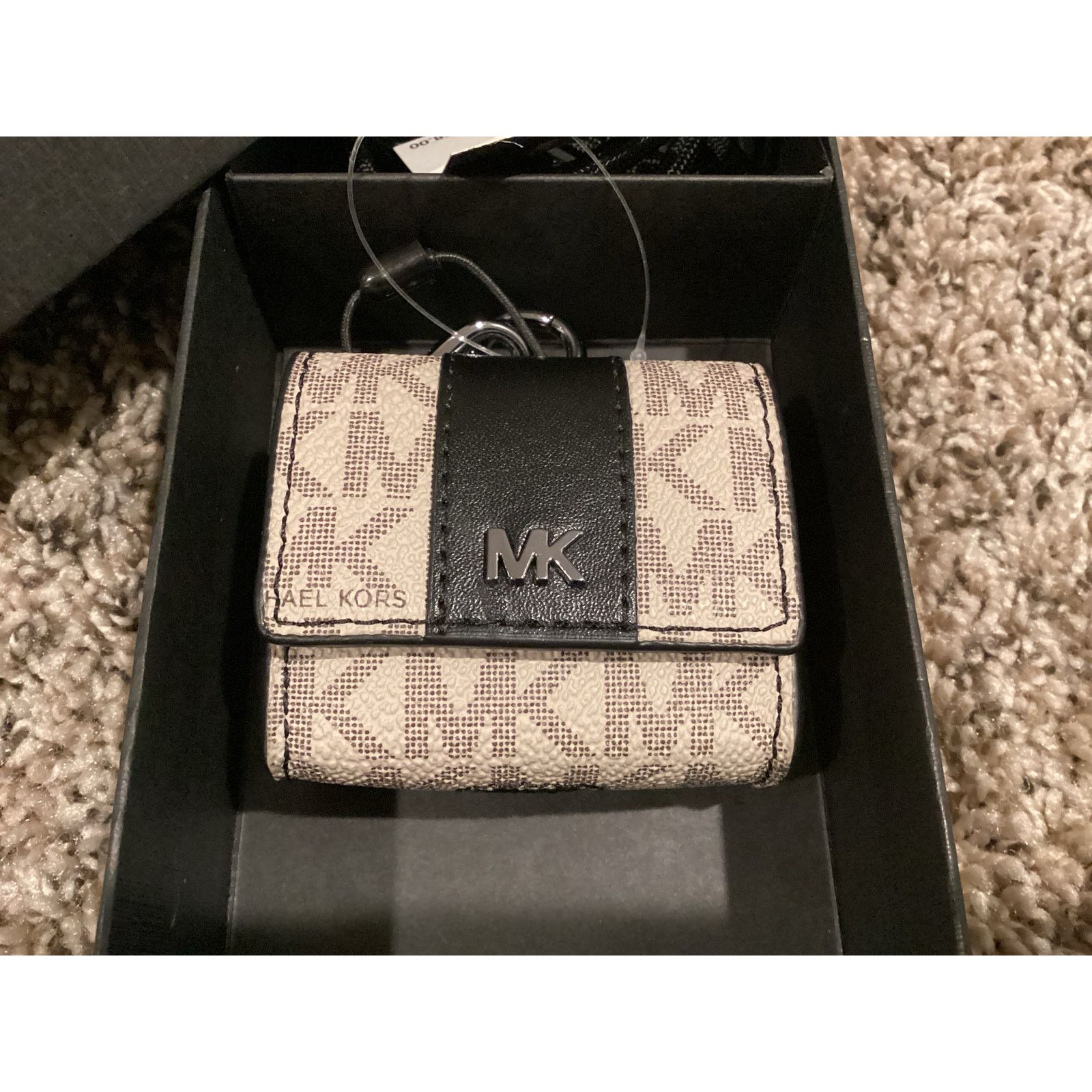 Michael Kors Michael Kors AirPod case NIB Size ONE SIZE - 2 Thumbnail