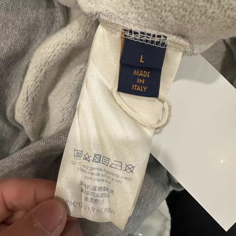 Louis Vuitton Louis Vuitton size l Grey spray-painted monogram logo swea Size US 28 / EU 44 - 6 Thumbnail