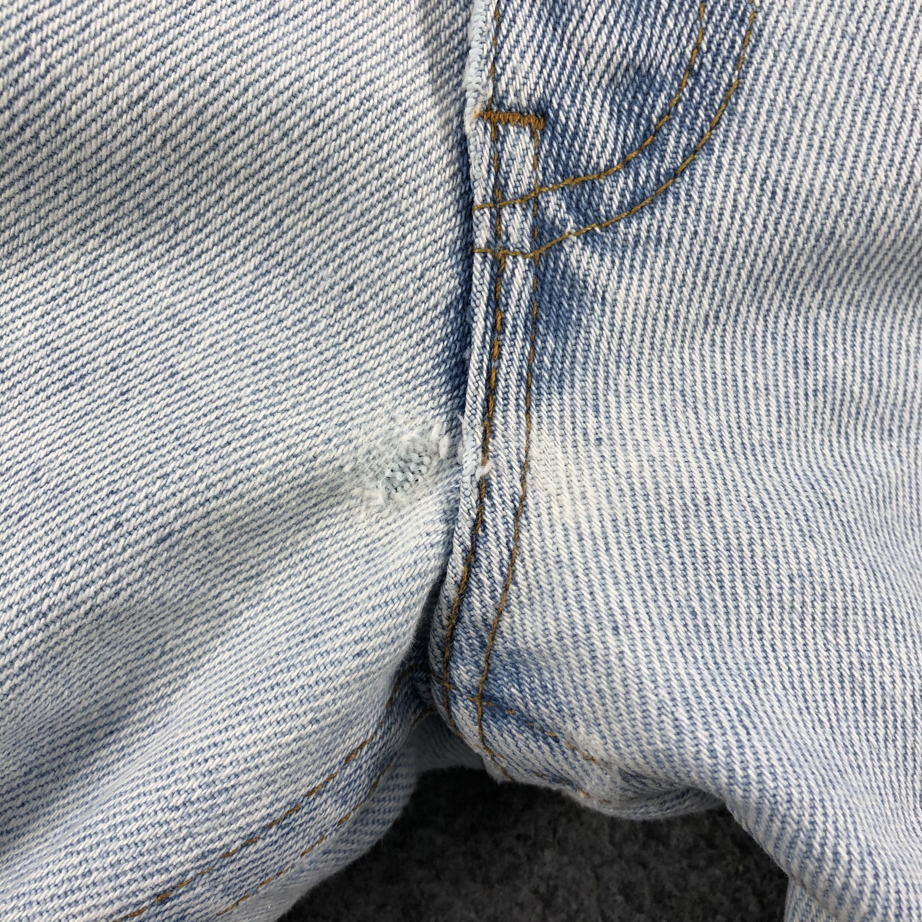 Levi's 90s Vintage Light Wash Levis Jeans-J1687 Size US 34 / EU 50 - 12 Thumbnail
