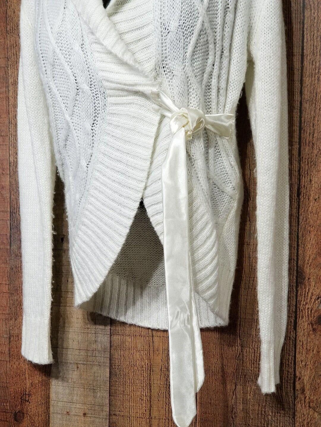 Designer Roommates Sweater Size Medium White Ivory Ties at waist v Size M / US 6-8 / IT 42-44 - 4 Thumbnail
