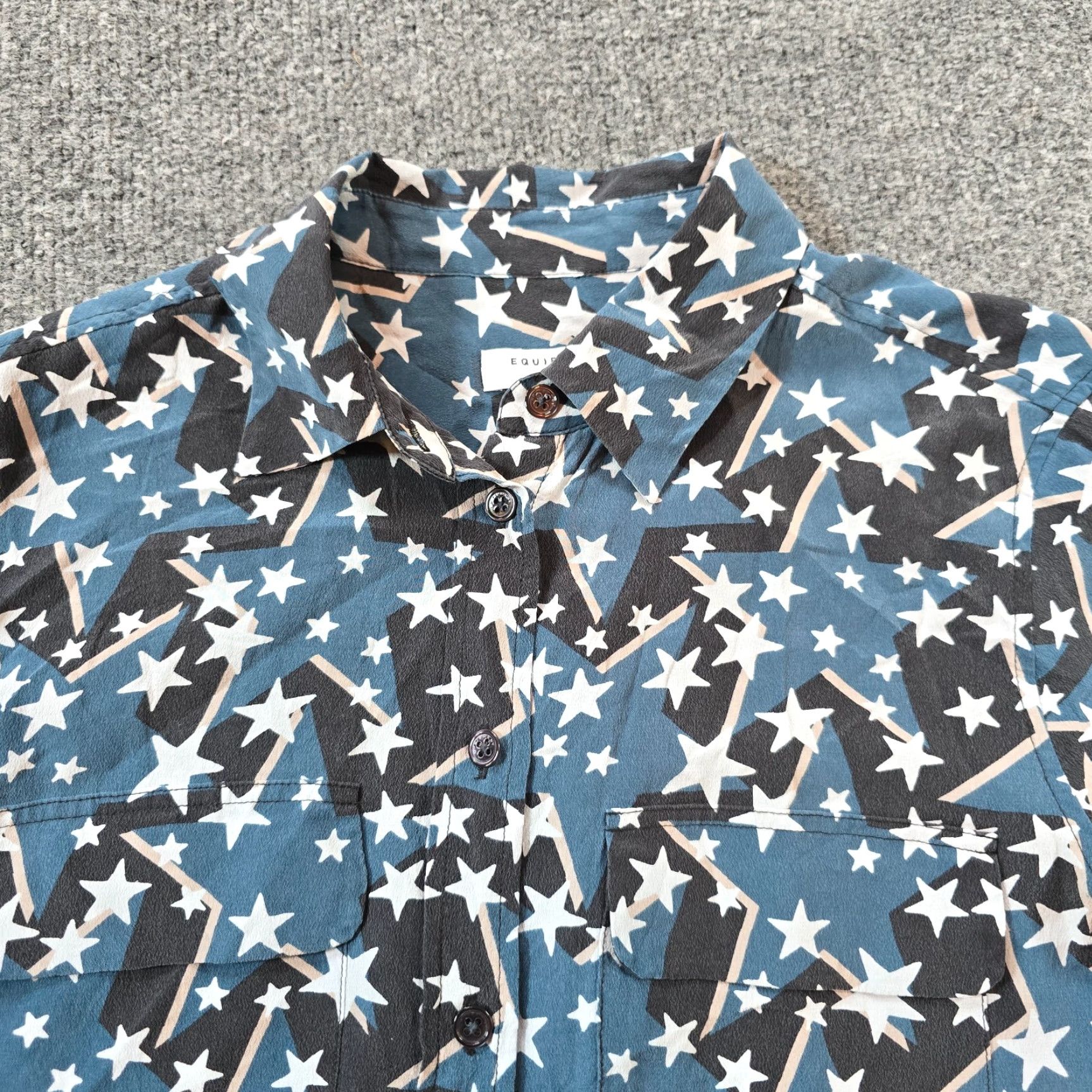 Equipment VINTAGE Equipment Femme Top Blouse Womens XS Blue Silk Stars Button Casual Career Size XS / US 0-2 / IT 36-38 - 2 Thumbnail