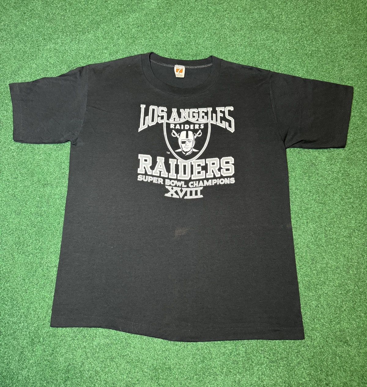 Logo 7 × Vintage Vintage 80s Los Angeles Raiders Super Bowl Champions T Shirt Size US XL / EU 56 / 4 - 1 Thumbnail