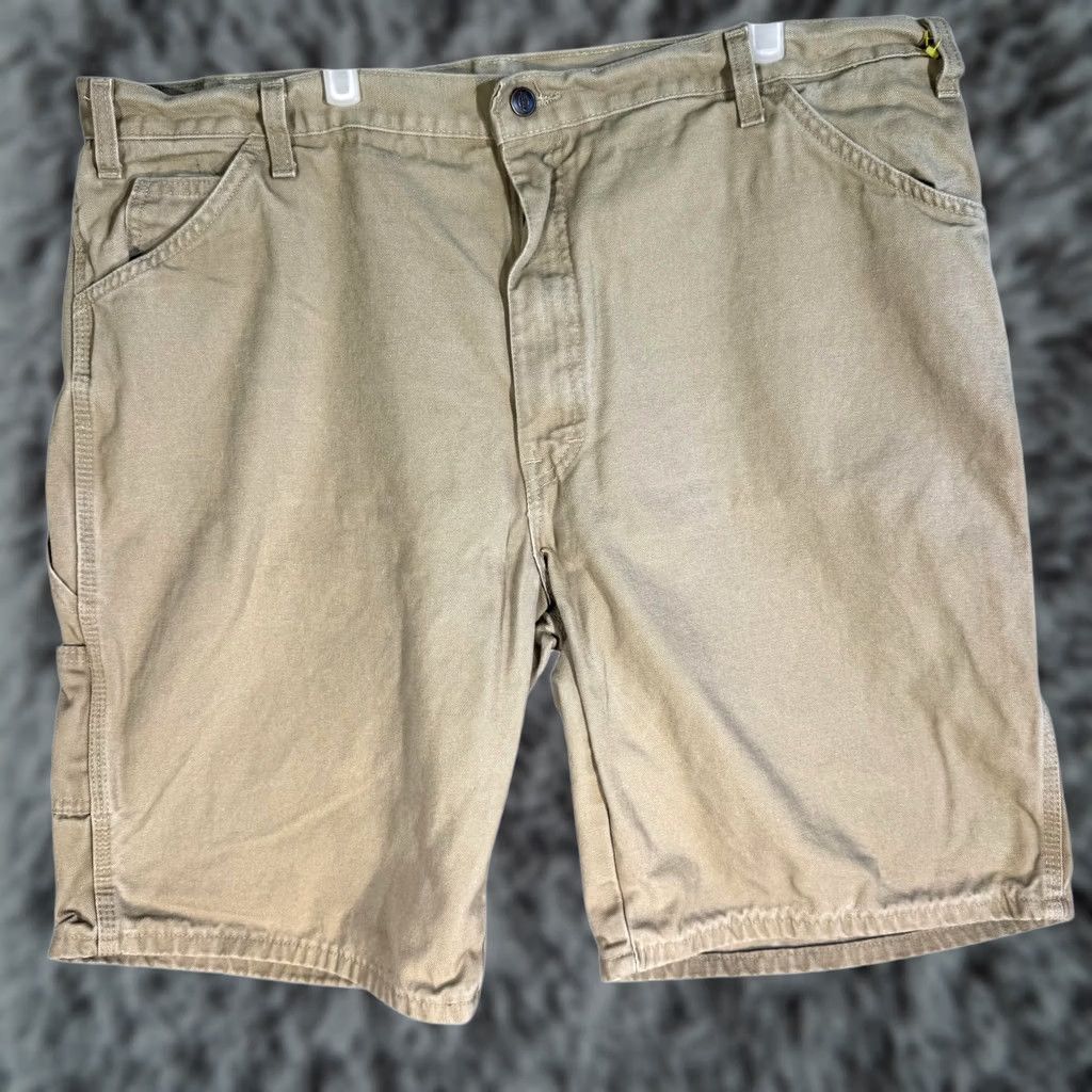 Dickies Dickies Shorts Mens 42 Khaki Carpenter Work Hammer Loop Canvas Utility Pockets Cargo Shorts Mens 42 Beige USA Workwear Size US 32 / EU 48 - 1 Thumbnail