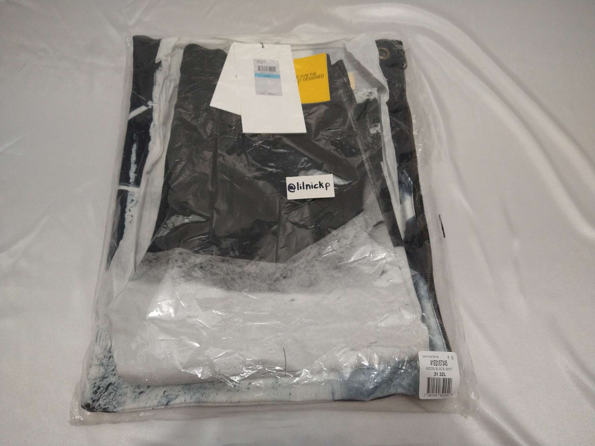 Calvin Klein 205W39NYC EST. 1978 Straight Leg Moon Landings Jeans Size US 31 - 11 Thumbnail