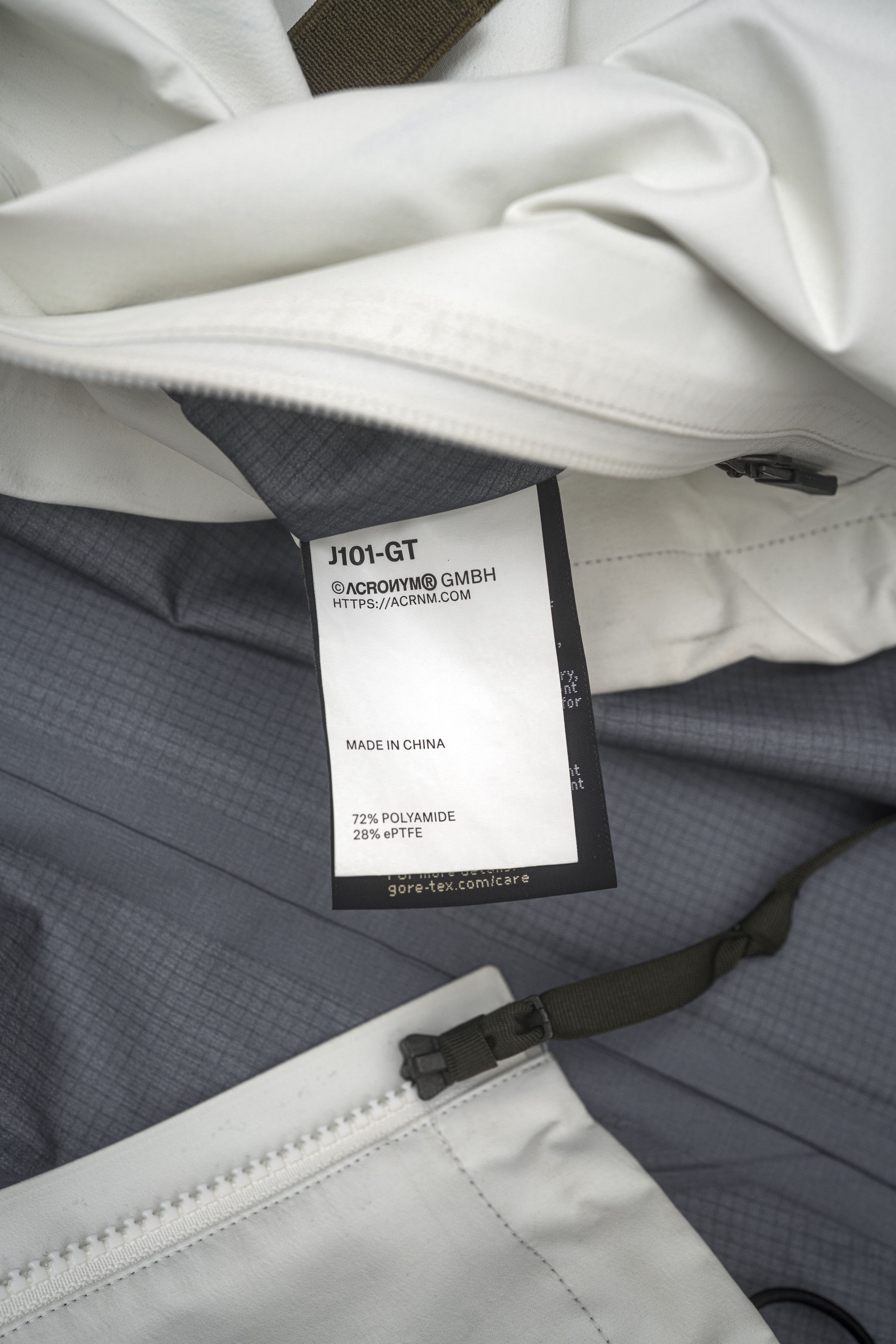 Acronym Acronym J101-GT GORE-TEX Jacket White/RAF Green M Size US S / EU 44-46 / 1 - 8 Thumbnail