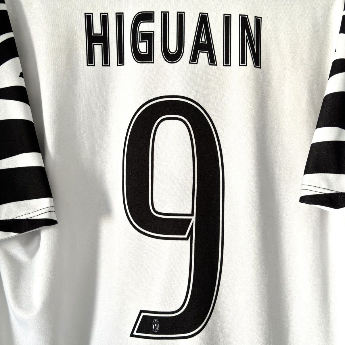 Vintage 2016 2017 Juventus Higuain Official Replica Soccer Jersey Size US M / EU 48-50 / 2 - 11 Thumbnail