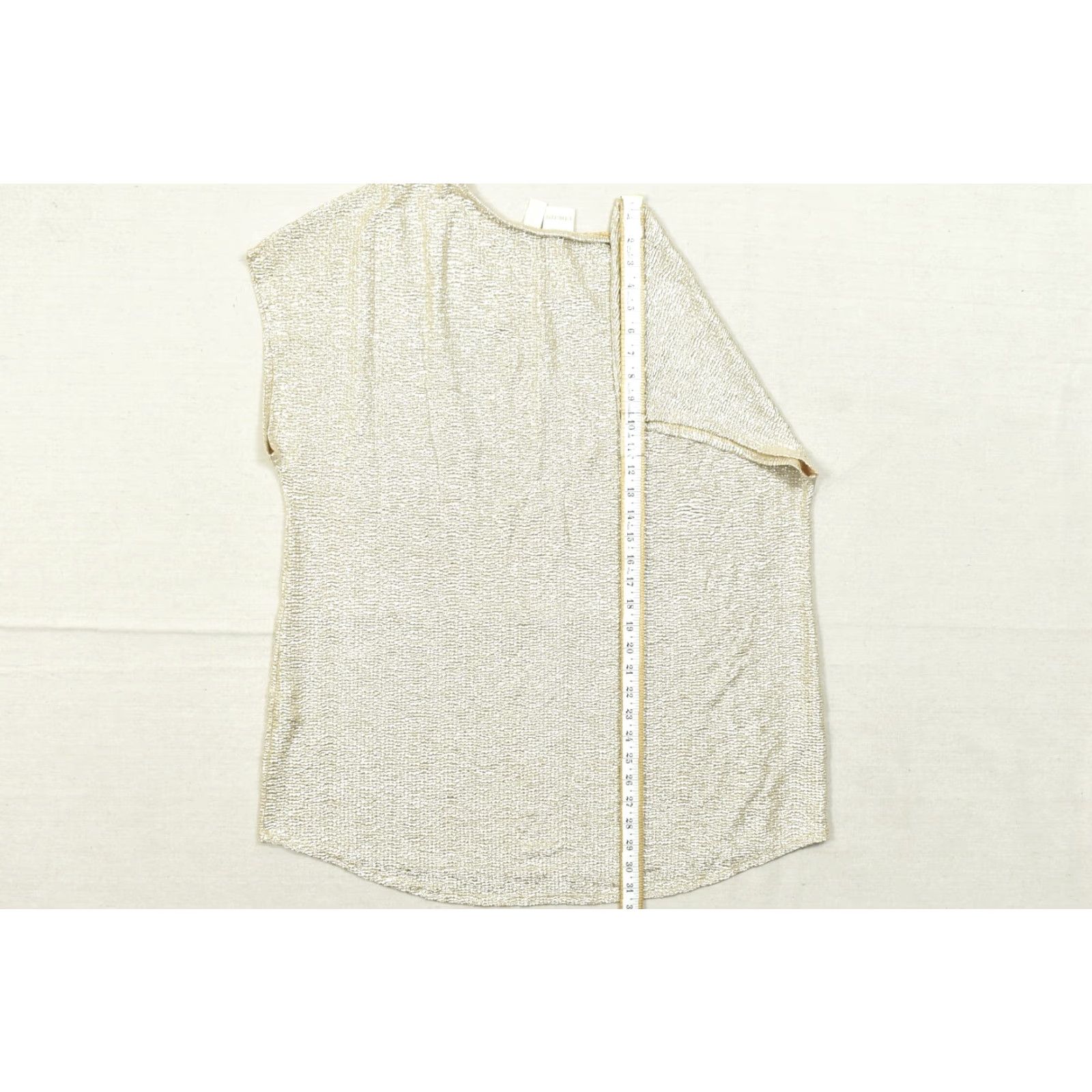 Vintage Chico's Blouse Shirt Womens 4 Gold Metallic Textured Plissé Short Sleeve Round Neck Pullover casual Polyester Adult Regular Gold Womens Size S / US 4 / IT 40 - 5 Thumbnail