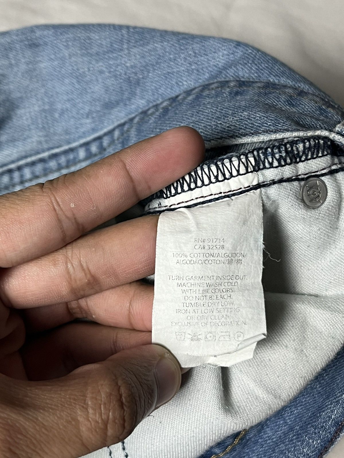 Armani Exchange 32" Armani Exchange Distressed Denim Size US 32 / EU 48 - 16 Thumbnail