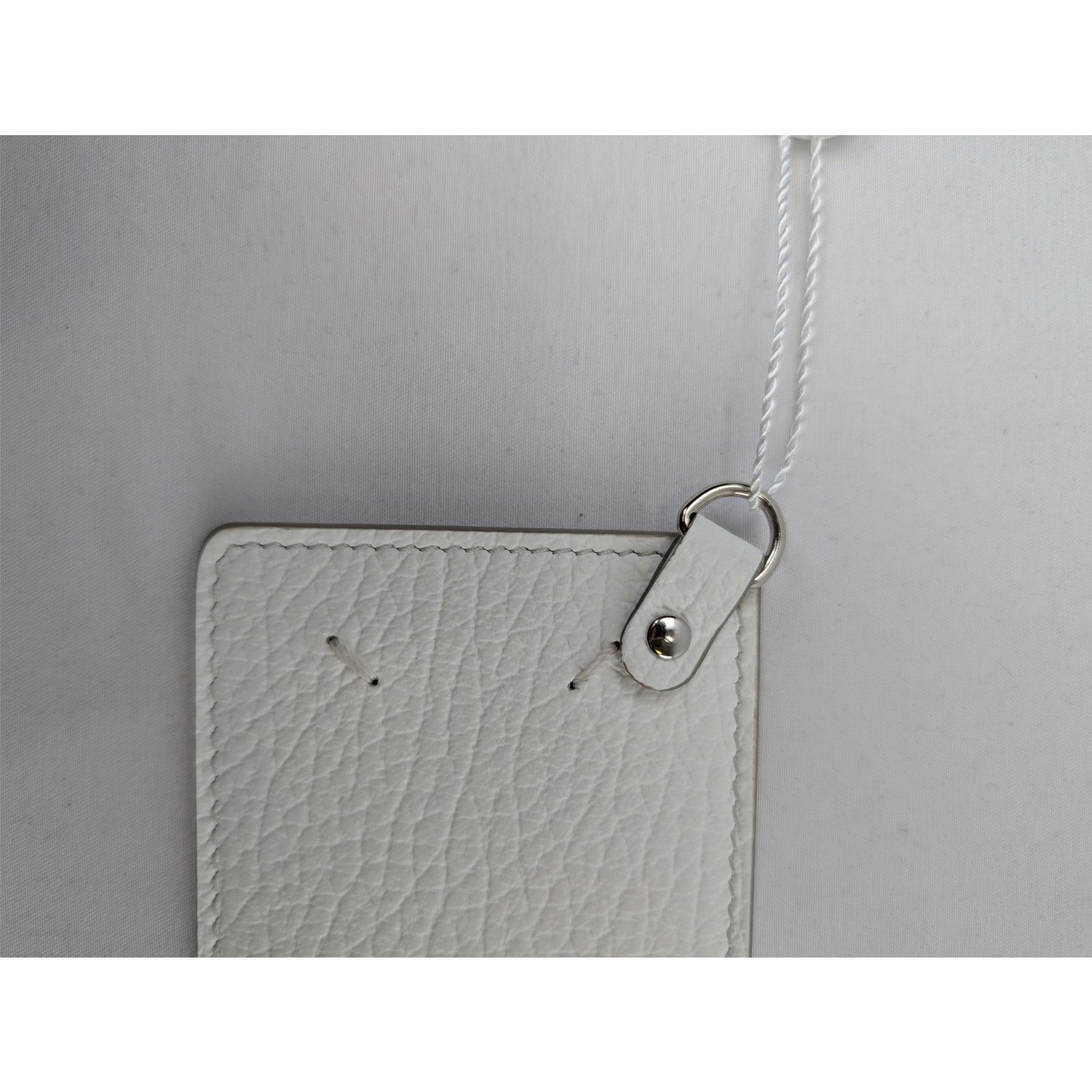Maison Margiela o1rshd1 Size: OS/ Four Stitch Leather Card Holder in White Size ONE SIZE - 8 Thumbnail