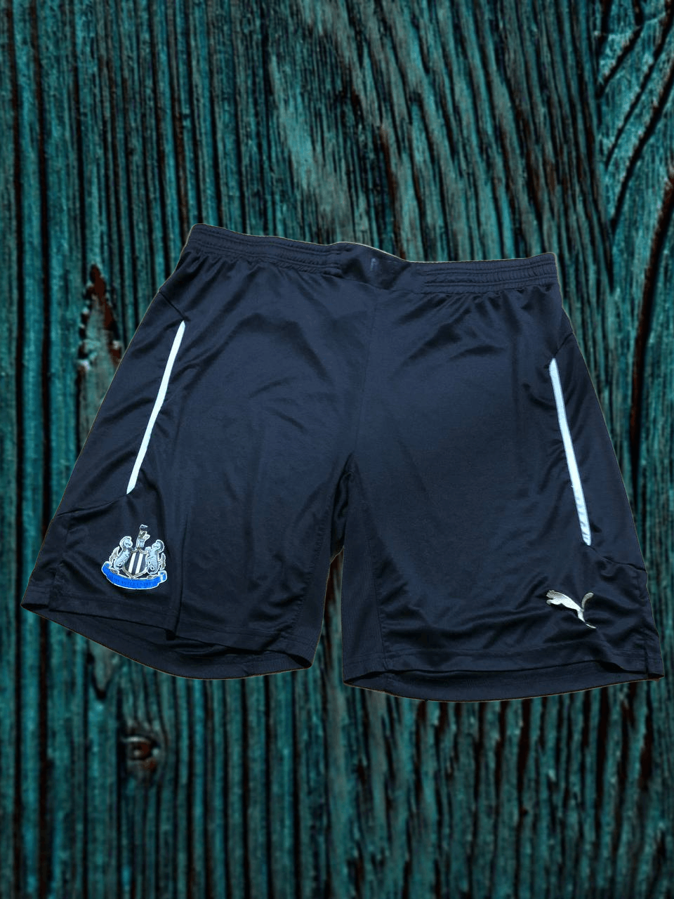 Puma Newcastle United Home Shorts Vintage Puma Football Size US 34 / EU 50 - 1 Thumbnail